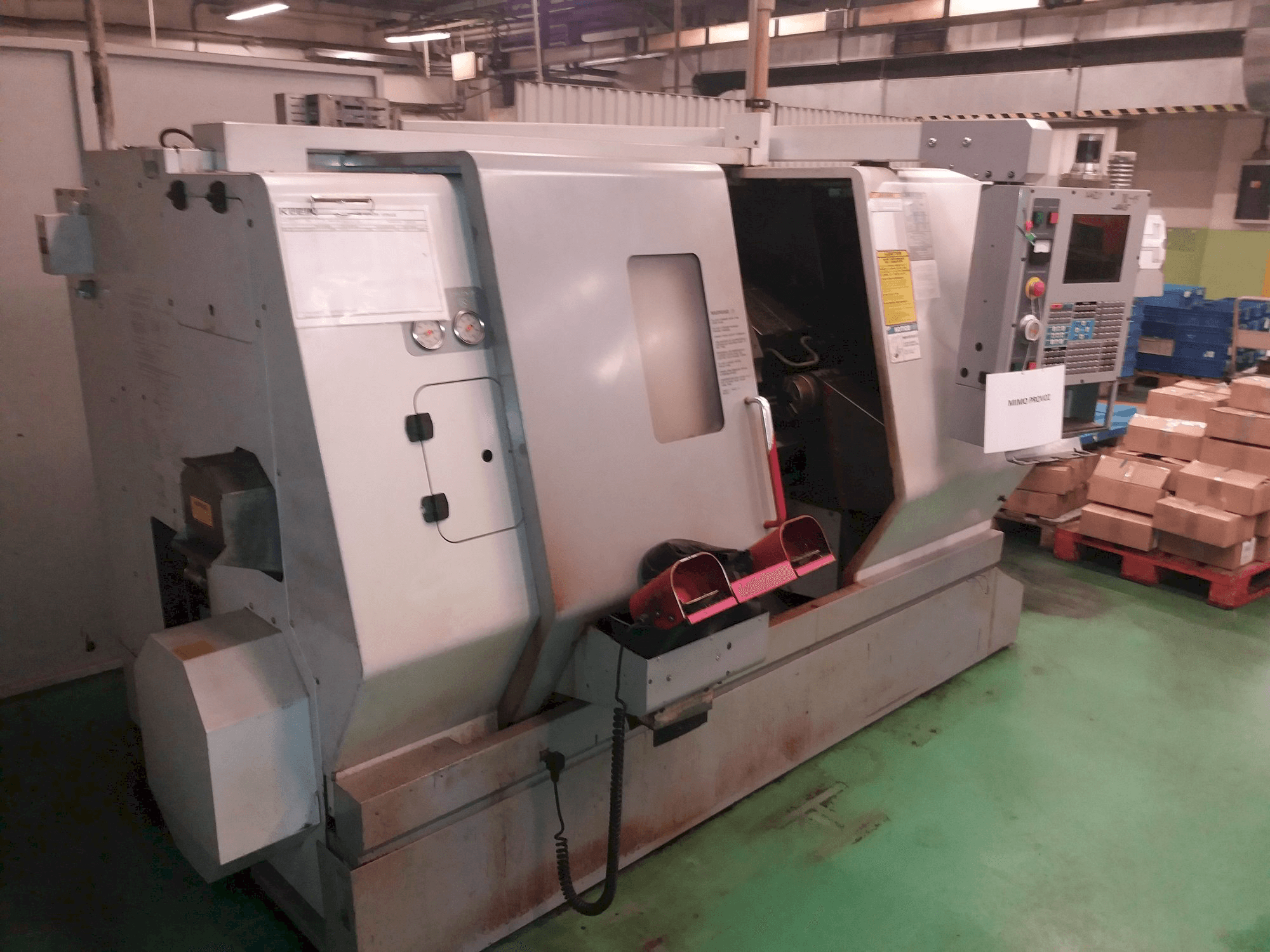 Prikaz stroja HAAS TL-15HE sprijeda