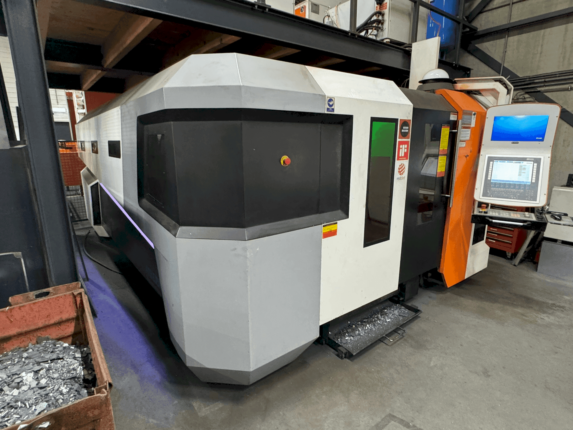 Prikaz stroja ERMAKSAN Fibermak Momentum Gen-3 4,0,kW sprijeda