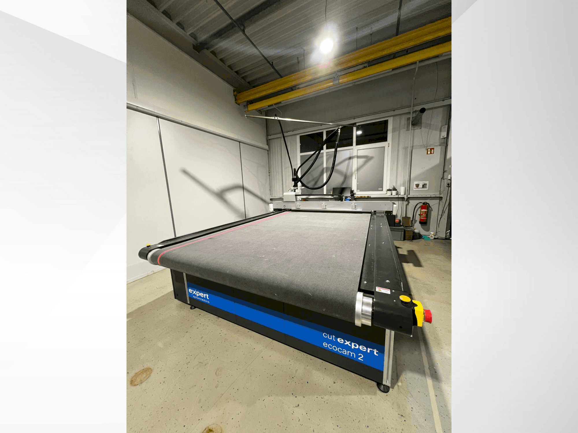 Prikaz stroja EXPERT cut Expert ecocam 2 sprijeda