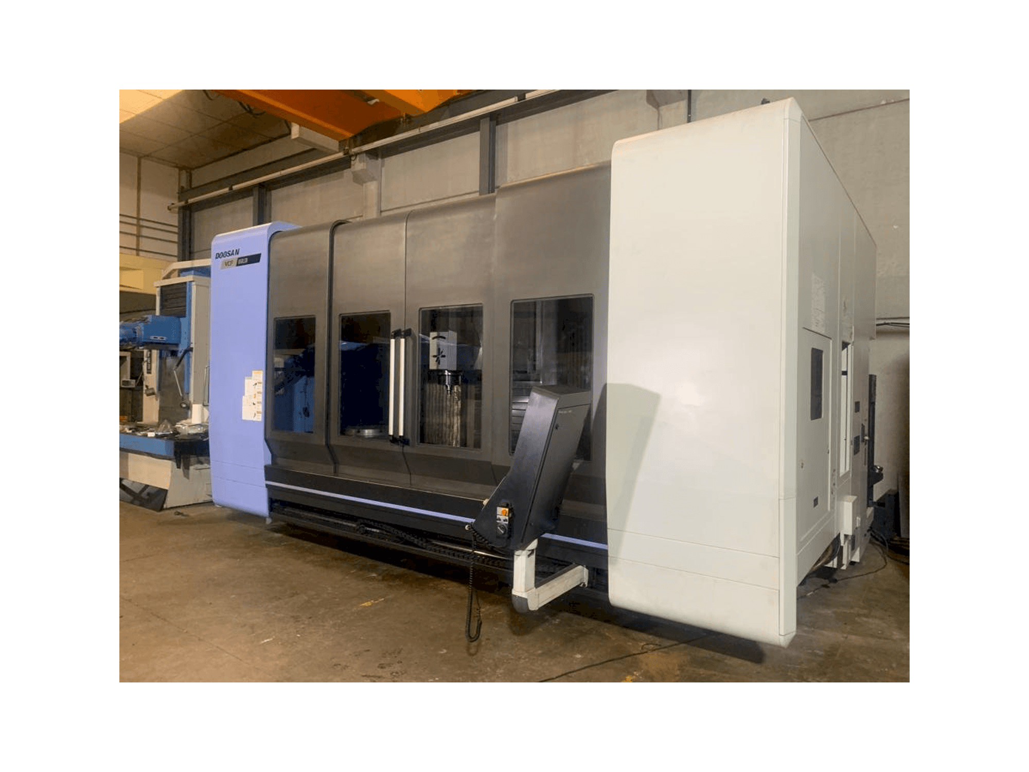 Prikaz stroja Doosan VCF 850 LSR sprijeda