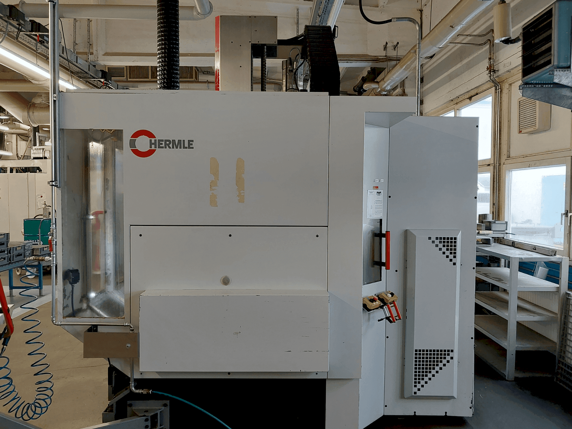 Prikaz stroja HERMLE C 800 U sprijeda