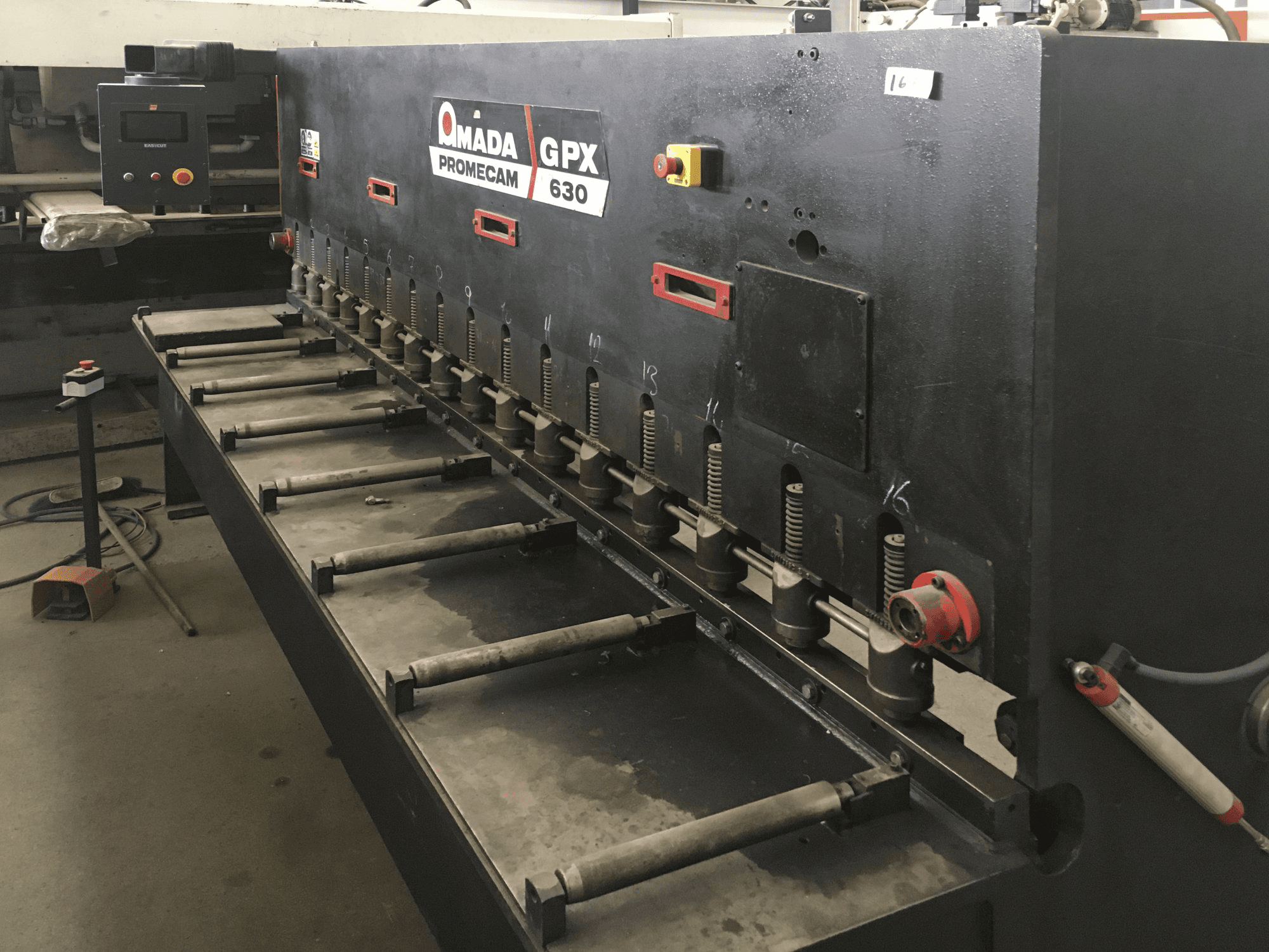 Prikaz stroja AMADA GPX 630 zdesna