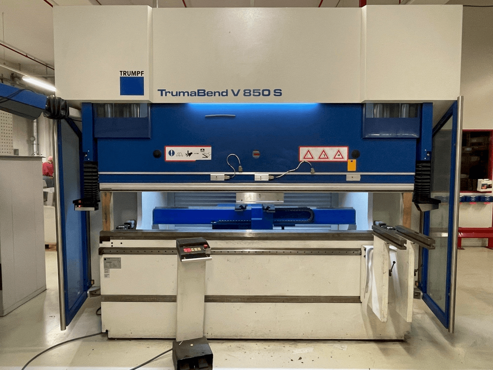 Prikaz stroja TRUMPF TrumaBend V 850SX sprijeda
