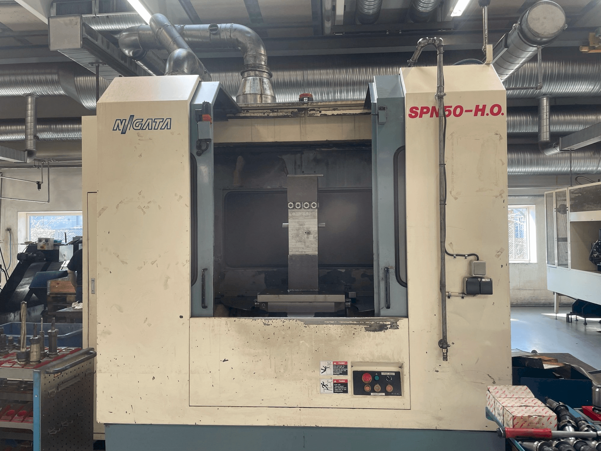 Prikaz stroja Niigata SPN 50-HO sprijeda
