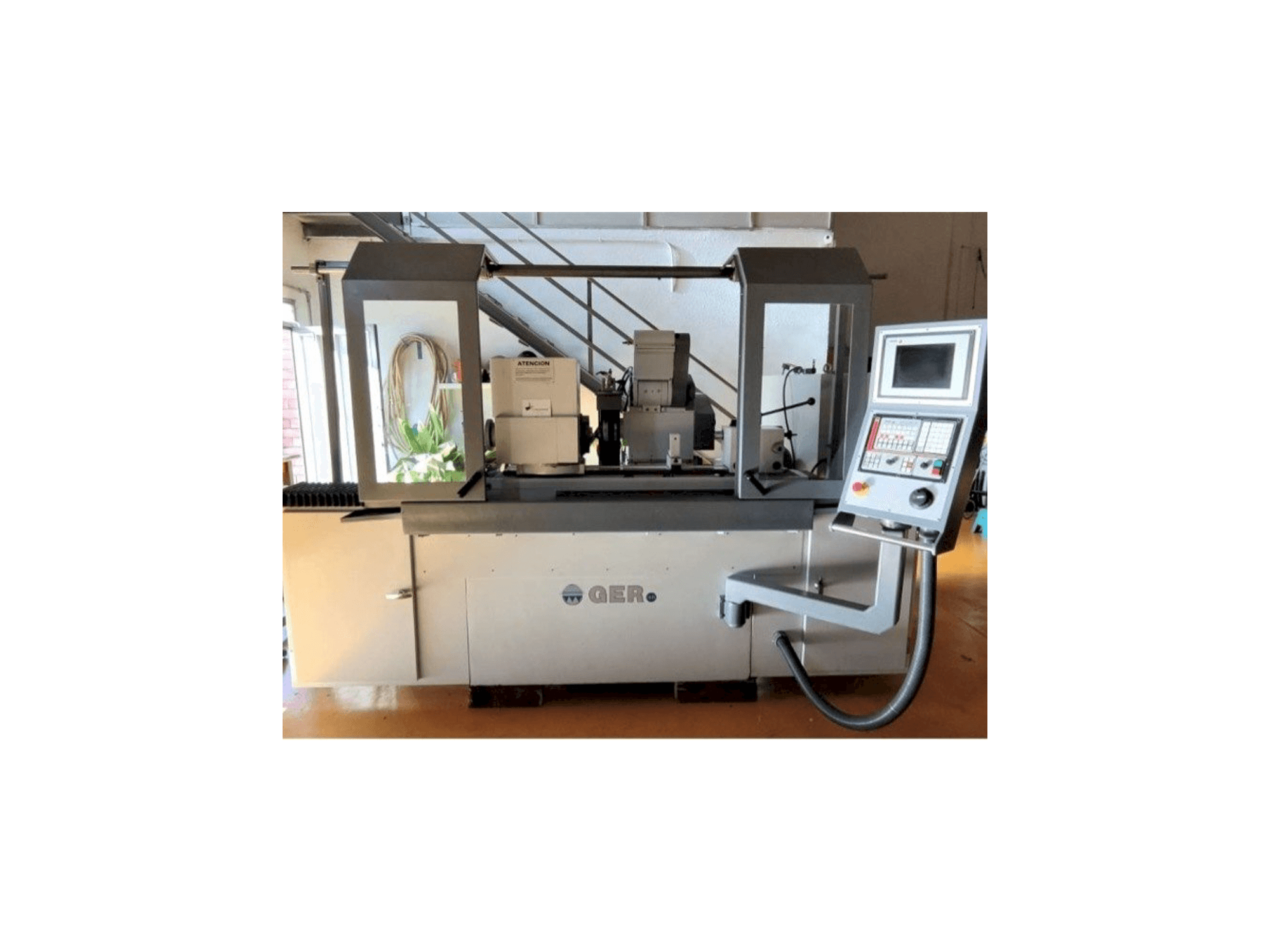 Prikaz stroja GER C-500 CNC sprijeda