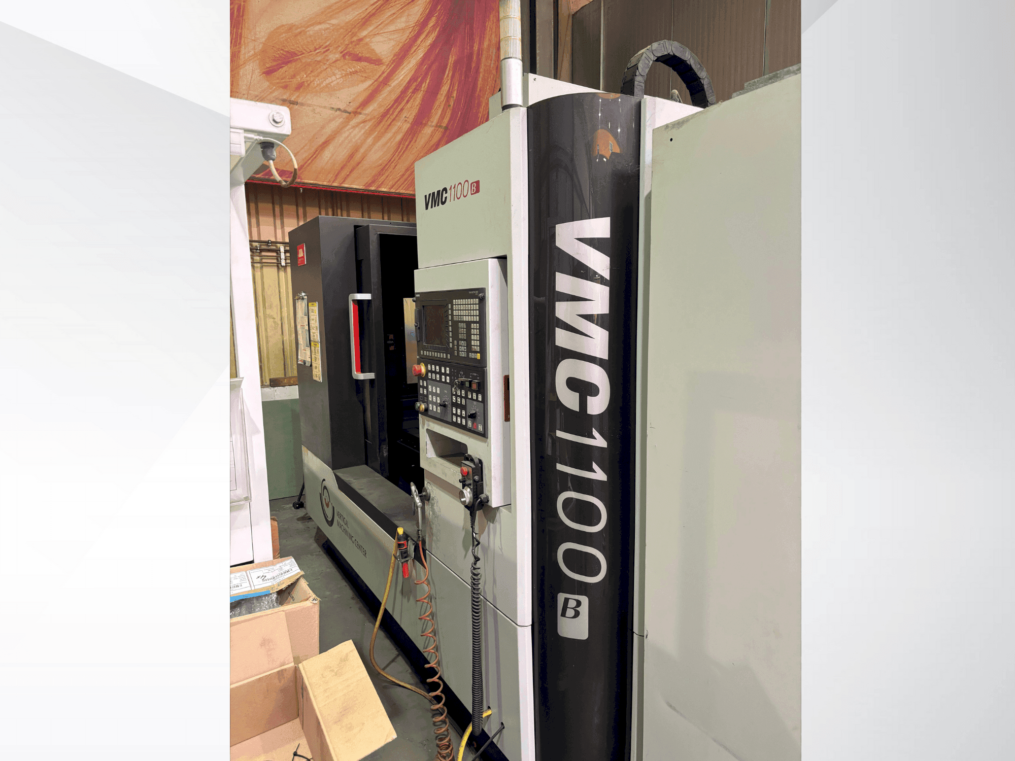Prikaz stroja SMTCL vmc 1100B sprijeda