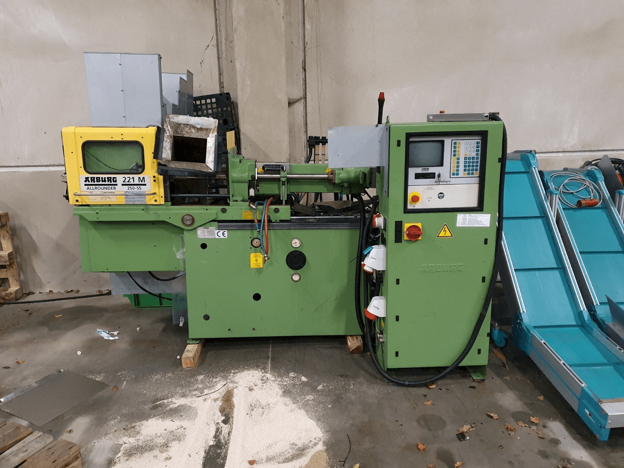 Prikaz stroja Arburg Allrounder 221 M 250-55 sprijeda