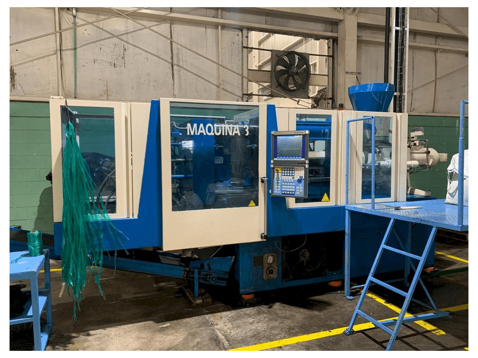 Prikaz stroja Krauss Maffei 160/750 CX sprijeda