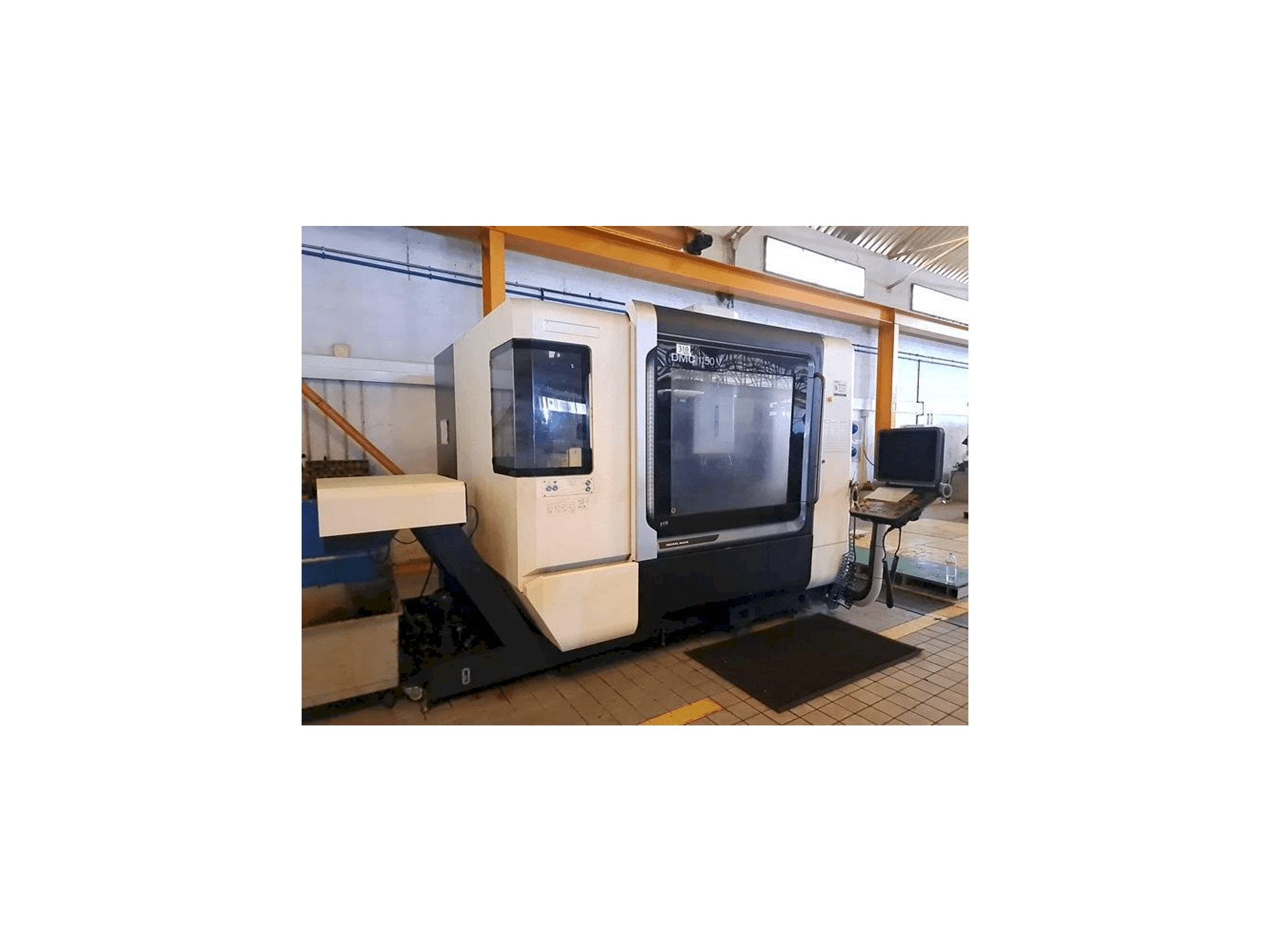 Prikaz stroja DMG MORI DMC 1150V sprijeda