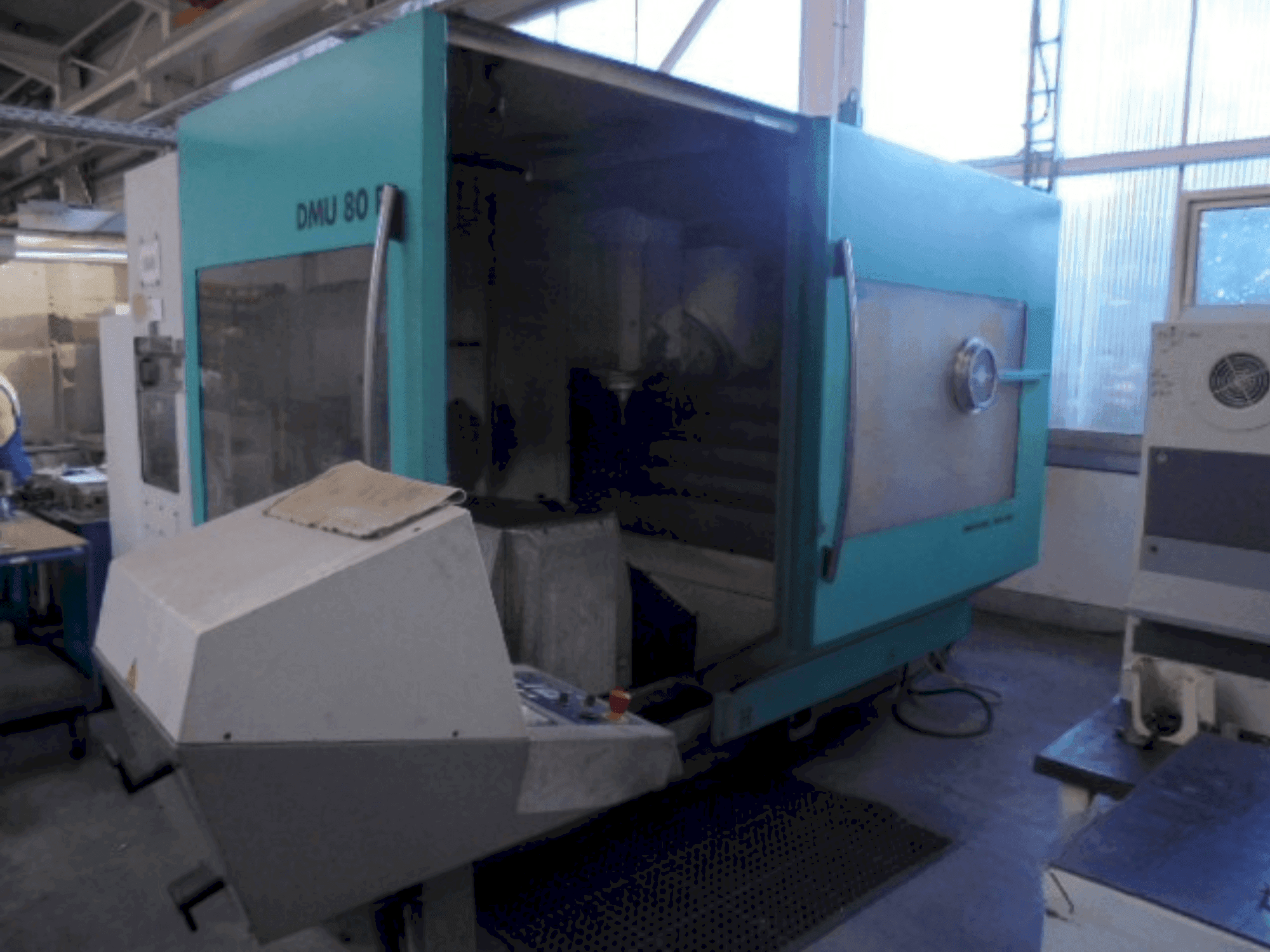 Prikaz stroja DECKEL MAHO DMU 80P sprijeda