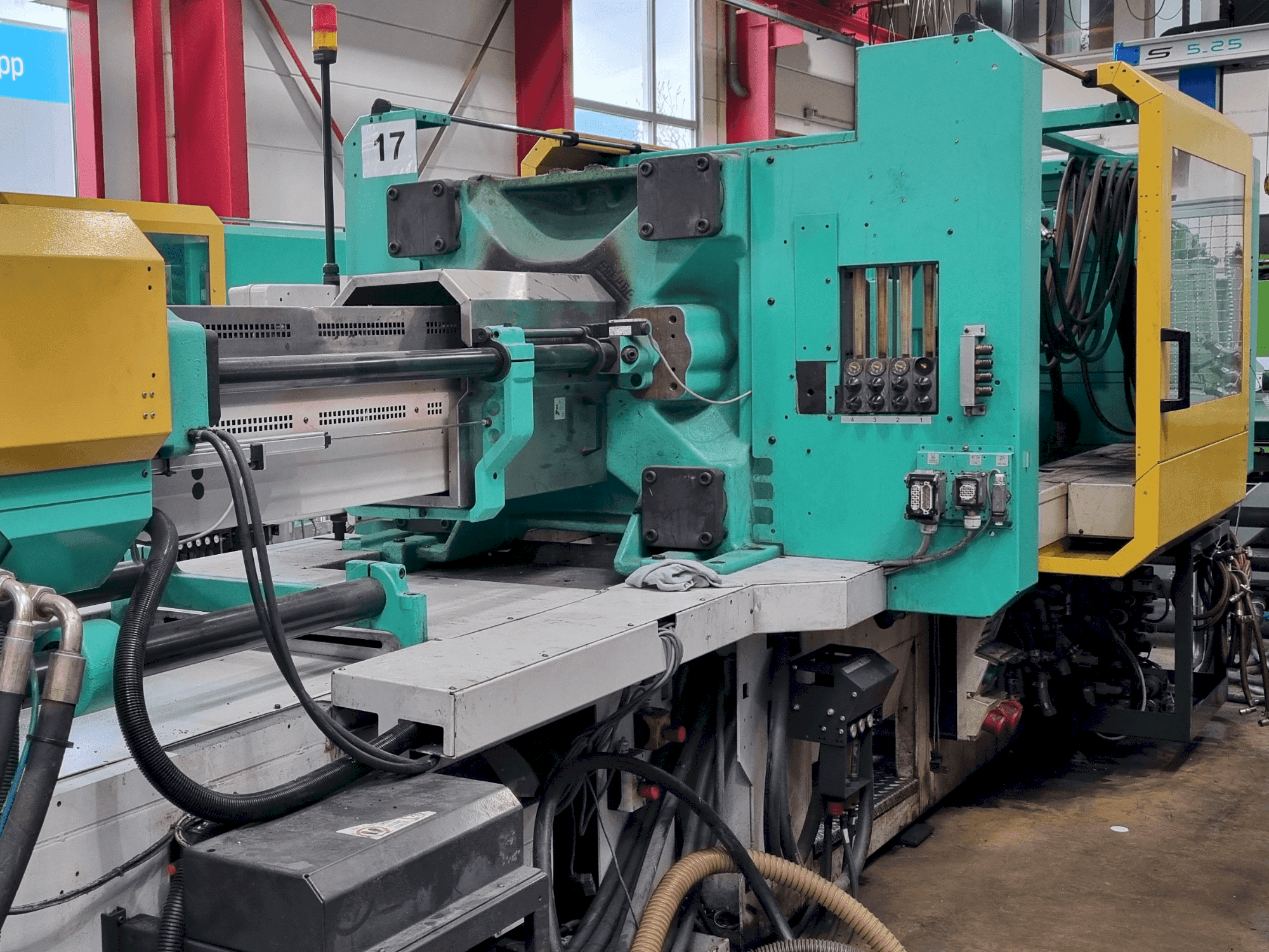 Prikaz stroja Arburg 630 S 2500-1300 ECO sprijeda