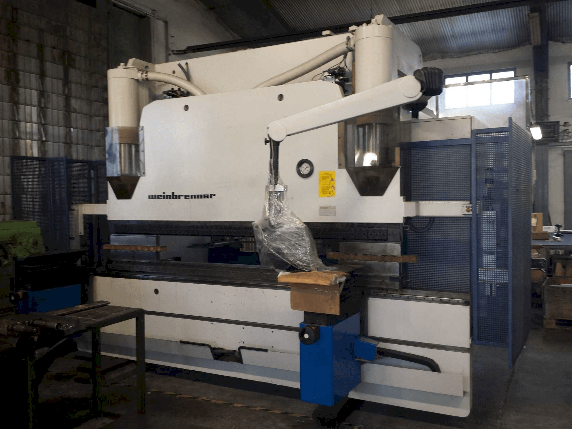 Prikaz stroja Weinbrenner GP 160 sprijeda