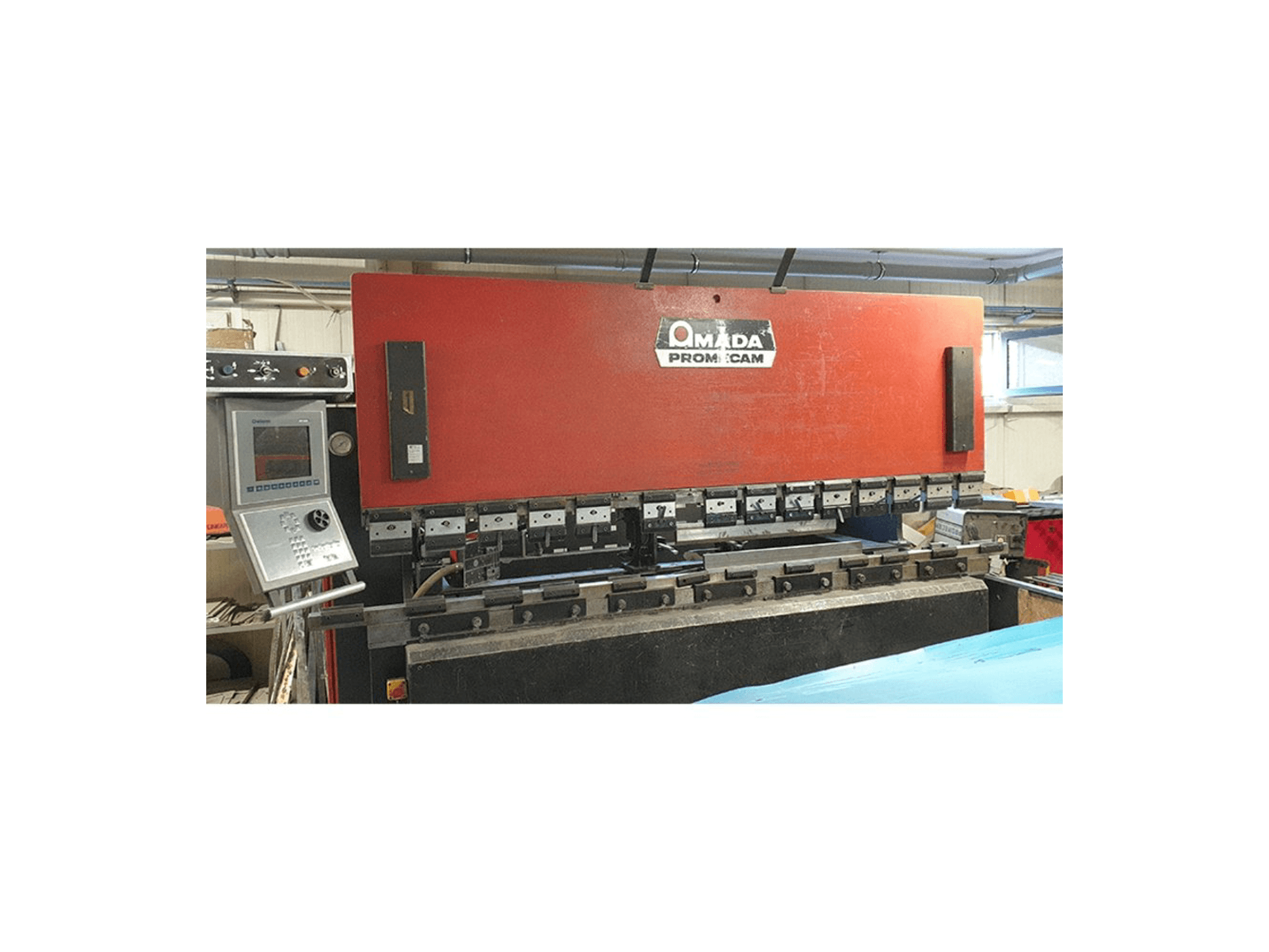 Prikaz stroja AMADA ITPS 103 sprijeda