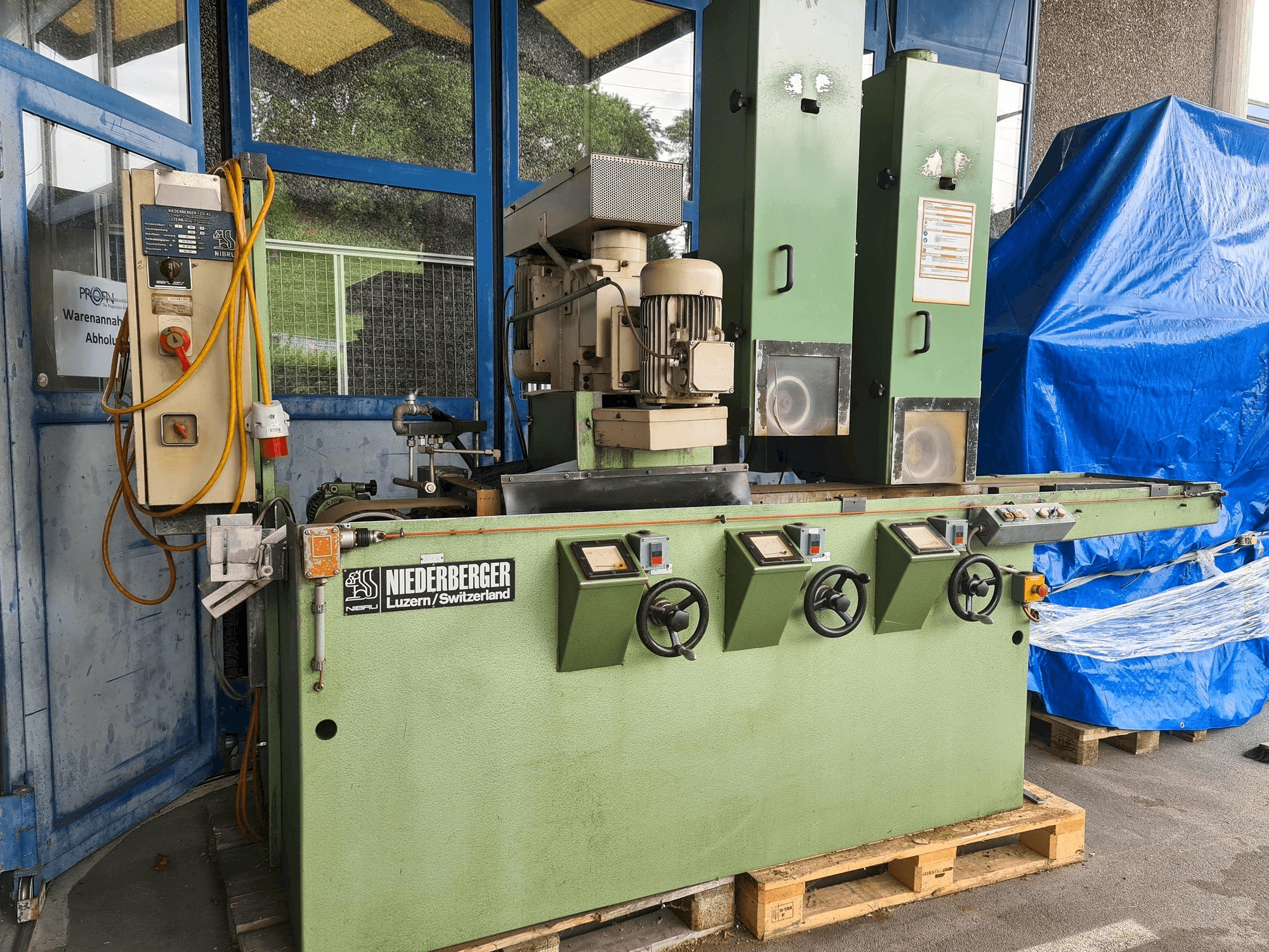 Prikaz stroja NIEDERBERGER UV F04 F43 sprijeda