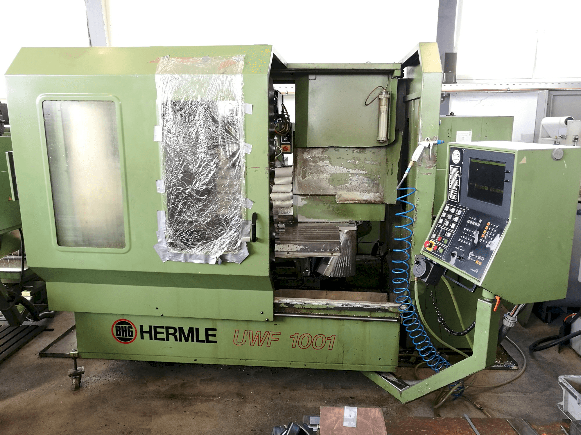 Prikaz stroja HERMLE UWF 1001 sprijeda