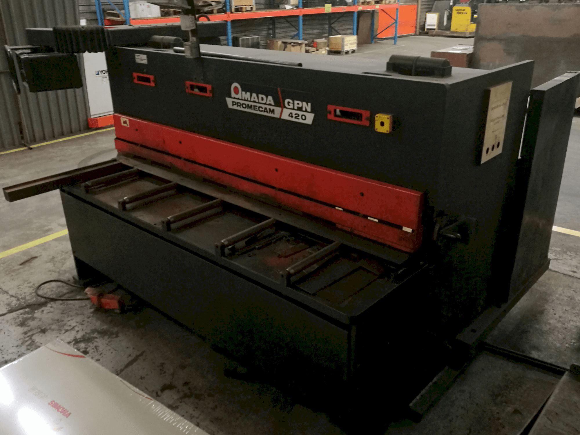 Prikaz stroja AMADA PROMECAM GPN 420 zdesna