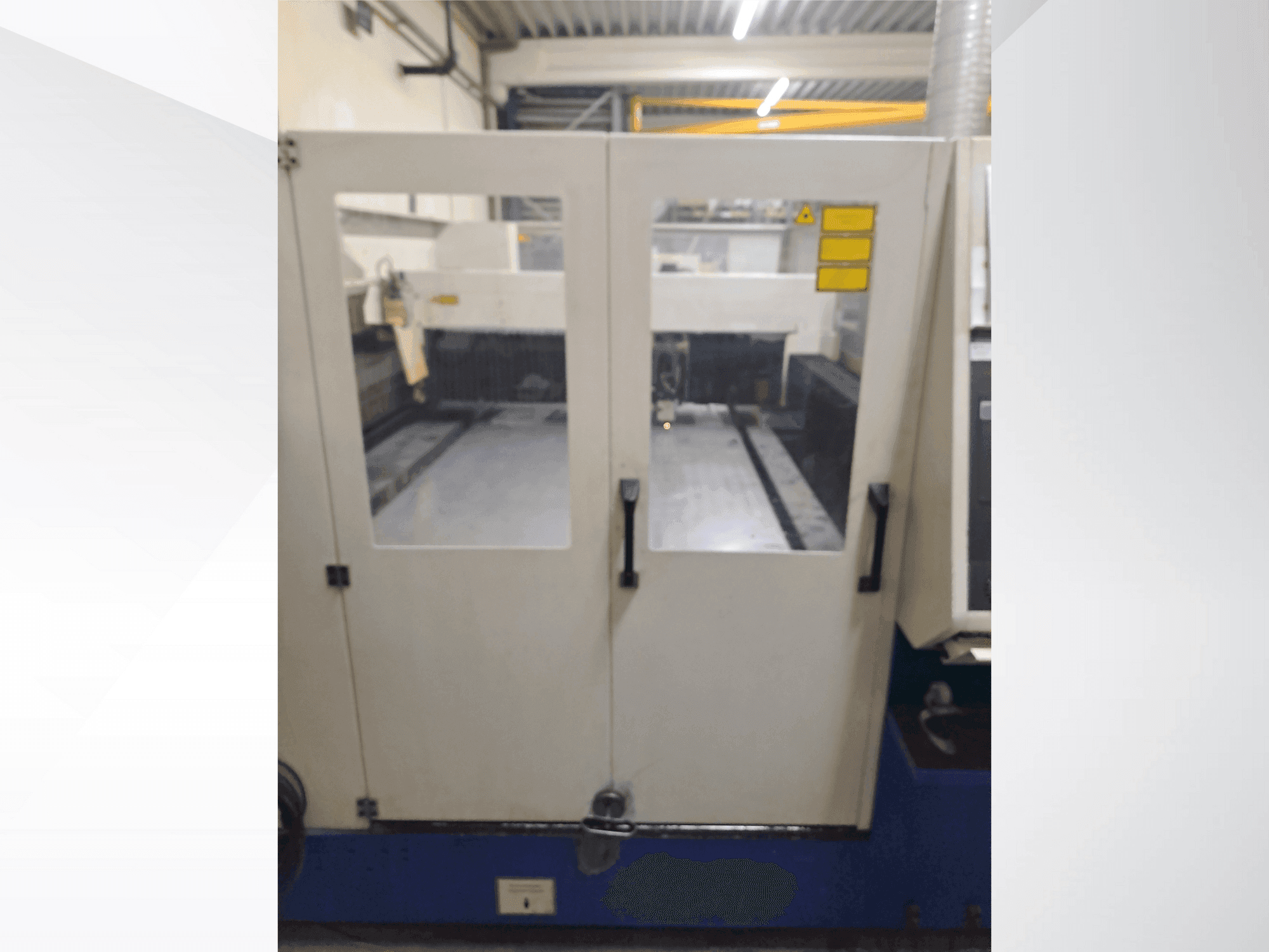 Prikaz stroja TRUMPF TRUMATIC 3030 sprijeda