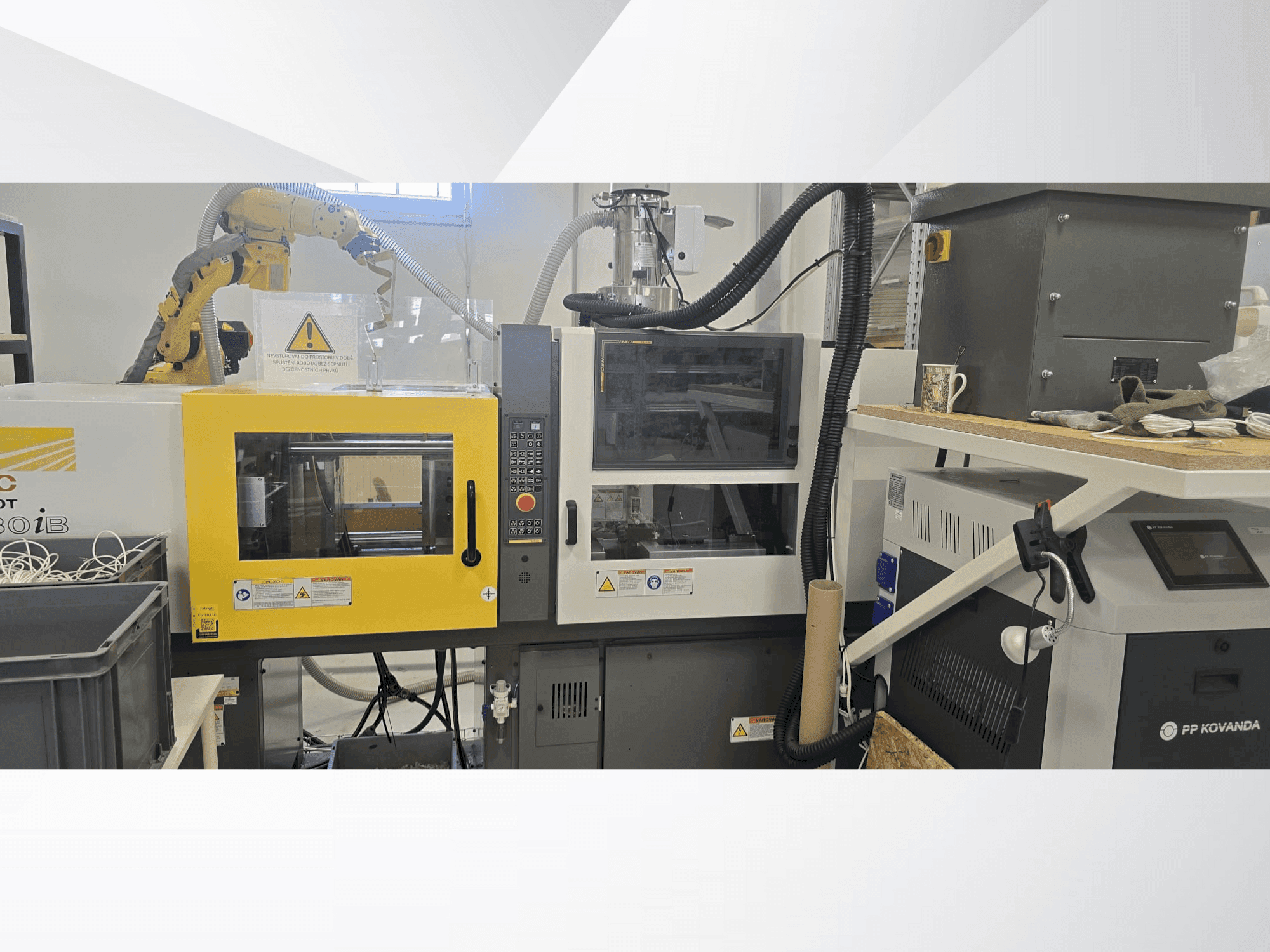 Prikaz stroja FANUC Roboshot alpha-i30B sprijeda