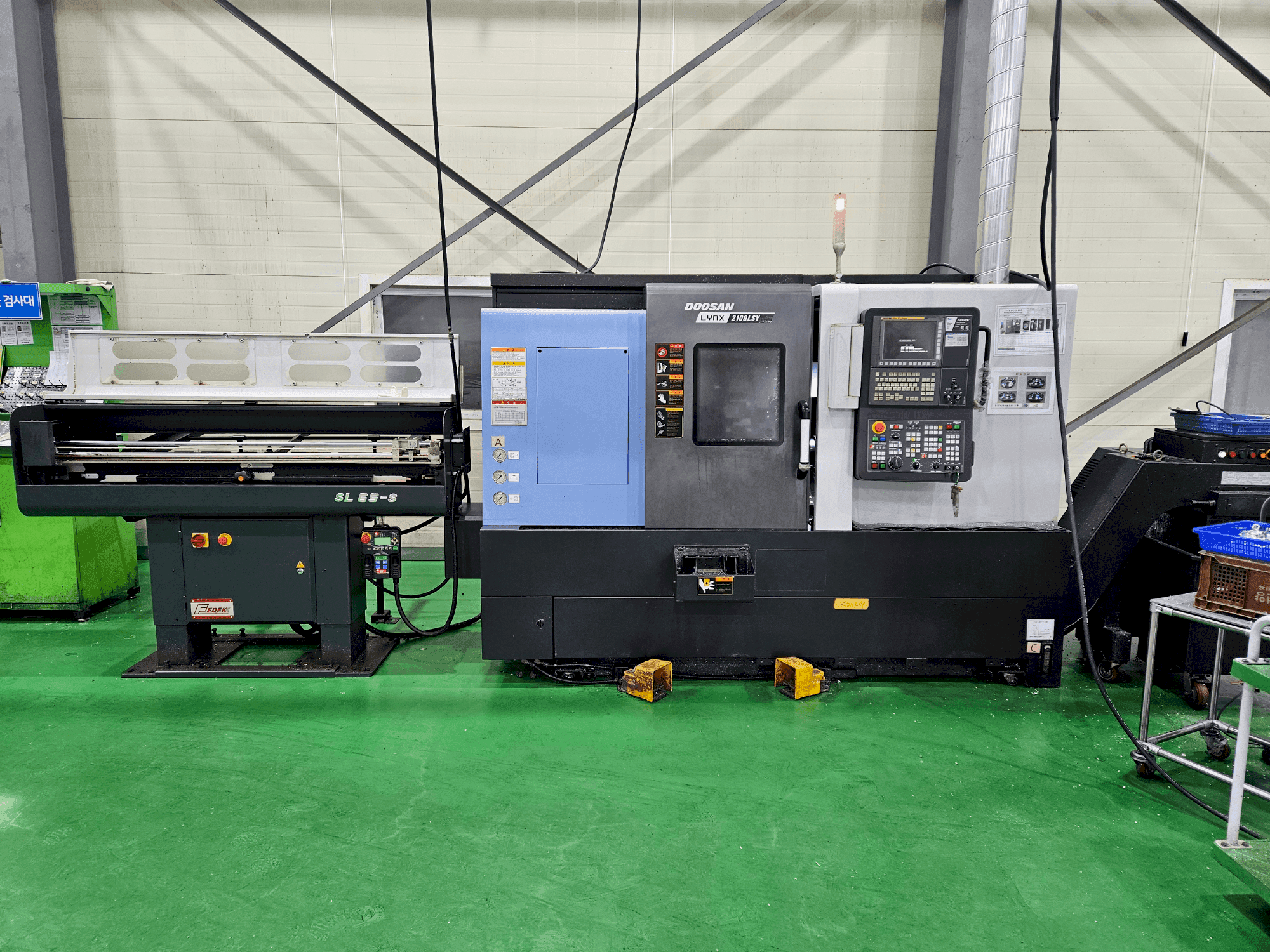 Prikaz stroja DOOSAN LYNX 2100 LSYB sprijeda