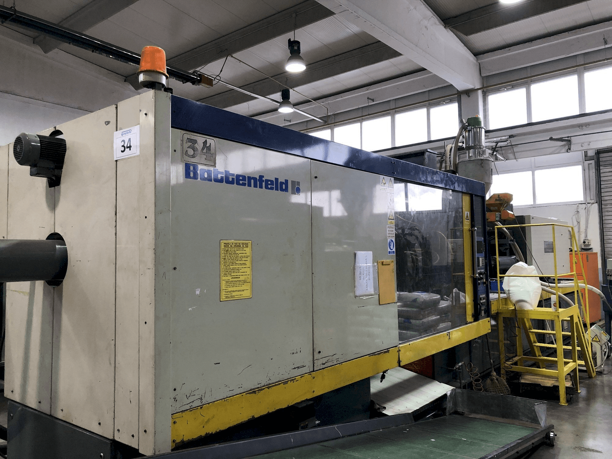 Prikaz lijeve strane stroja Battenfeld BK-T 5000-4000