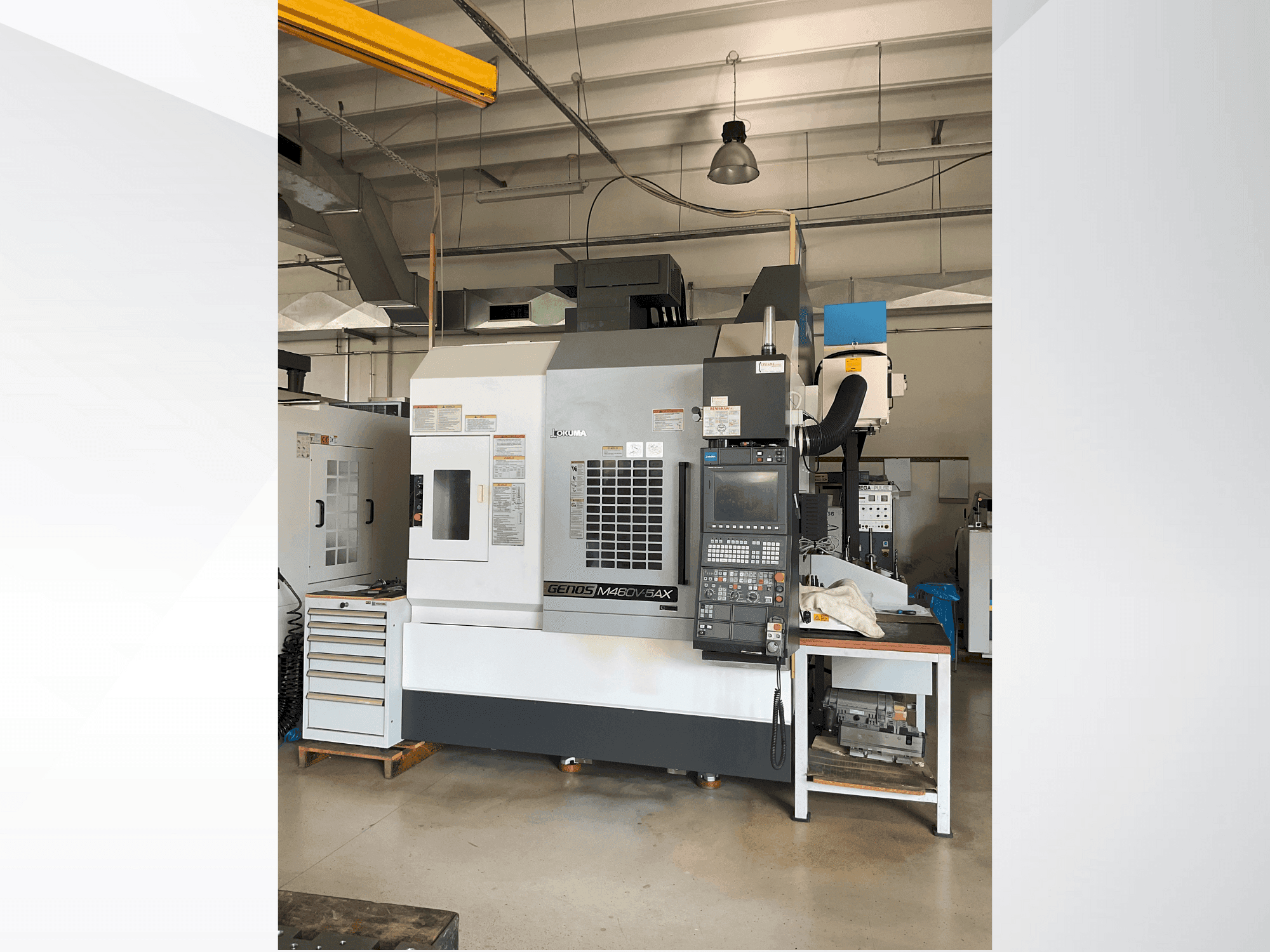 Prikaz stroja Okuma GENOS M460V-5AX sprijeda