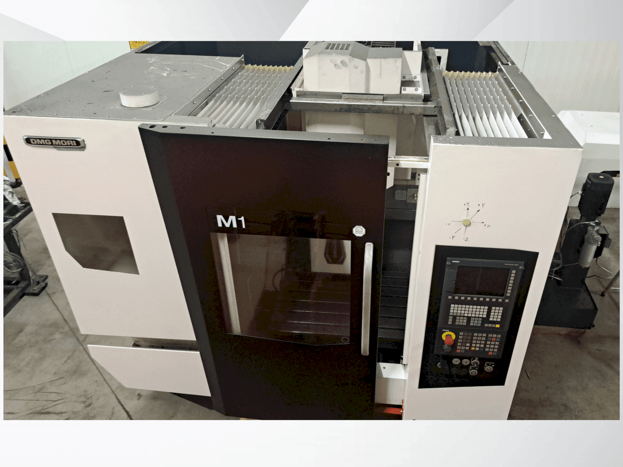 Prikaz stroja DMG MORI M1 PRO sprijeda