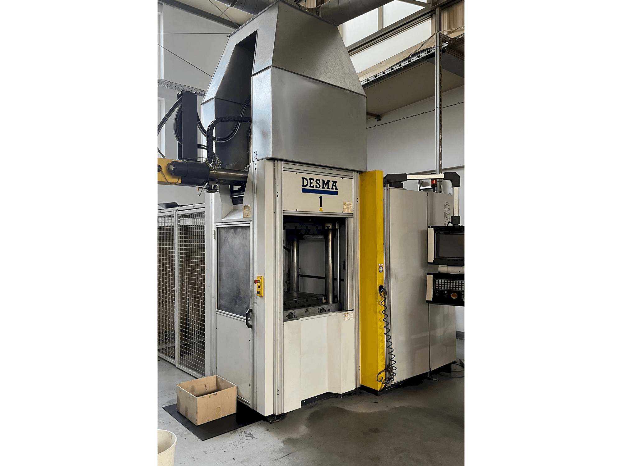 Prikaz stroja Kloeckner Desma 968.250 ZO sprijeda