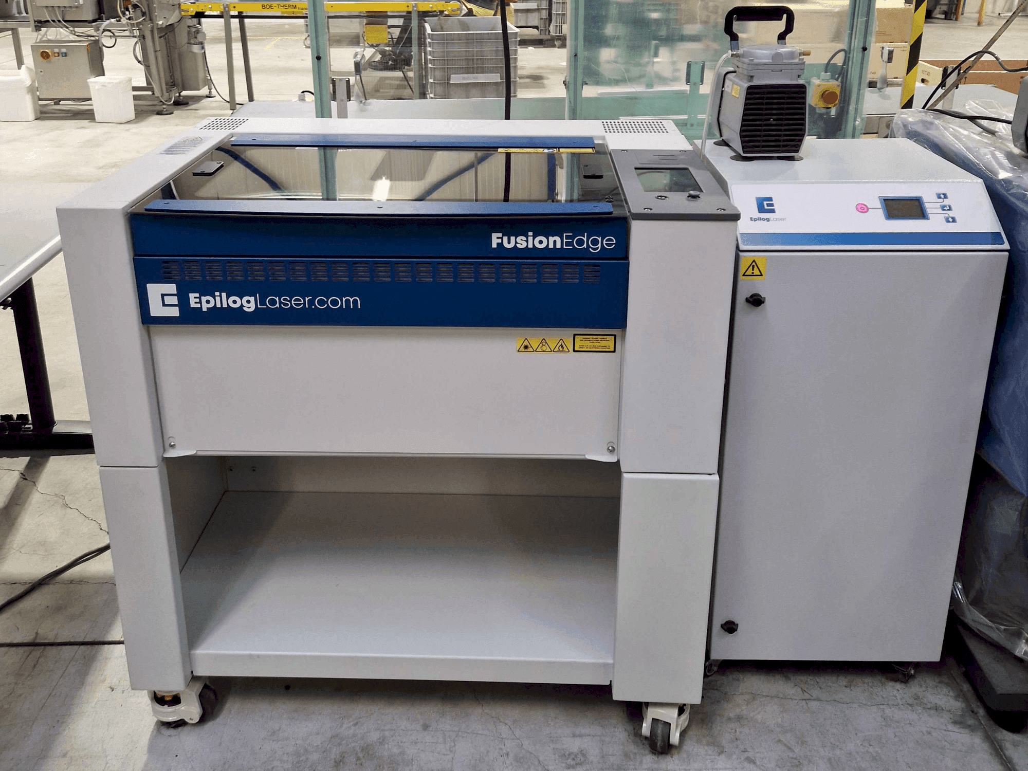 Prikaz stroja EPILOG Laser Fusion Ege 12 30watt fiber sprijeda