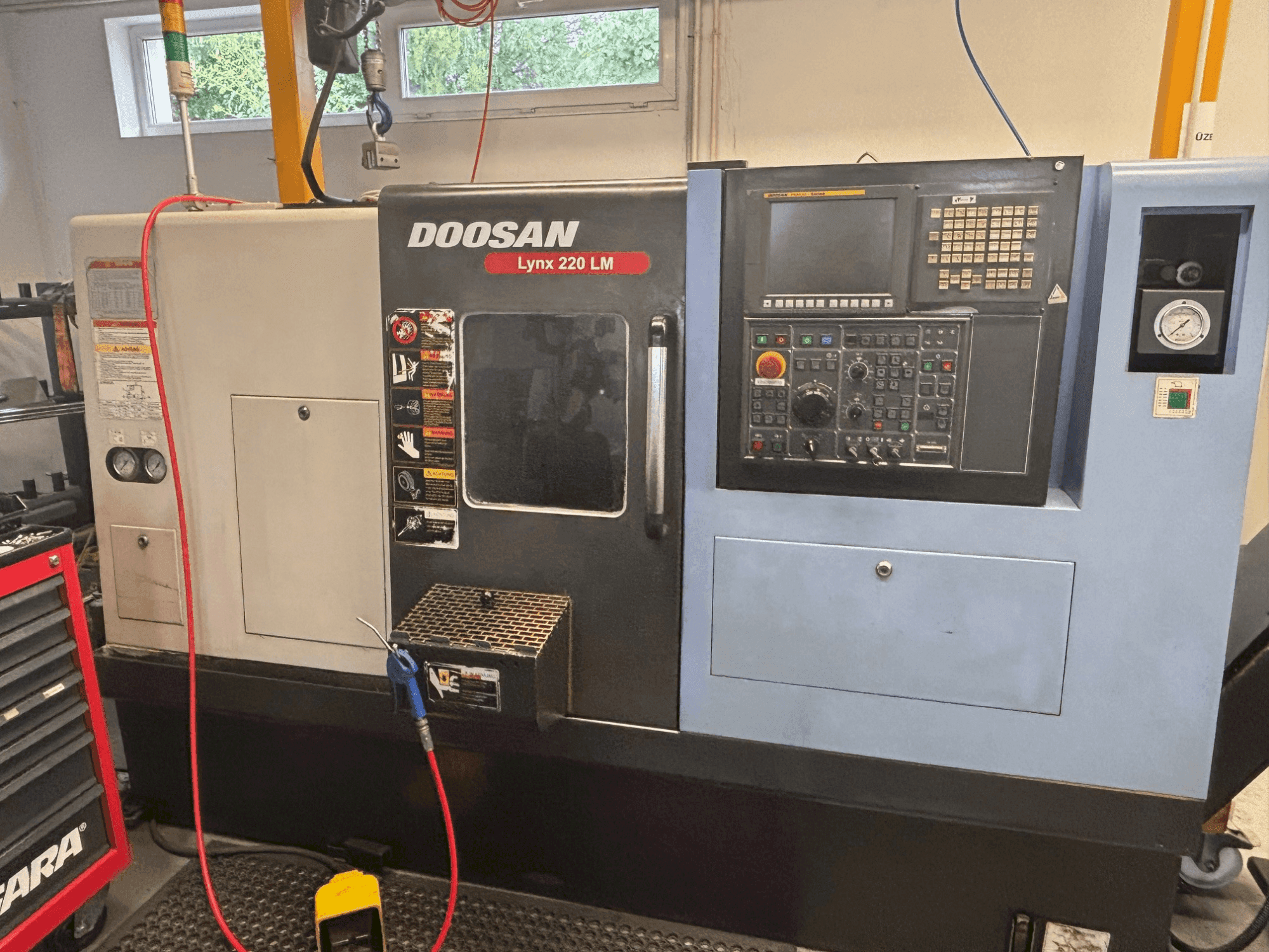 Prikaz stroja DOOSAN LYNX 200 LM sprijeda