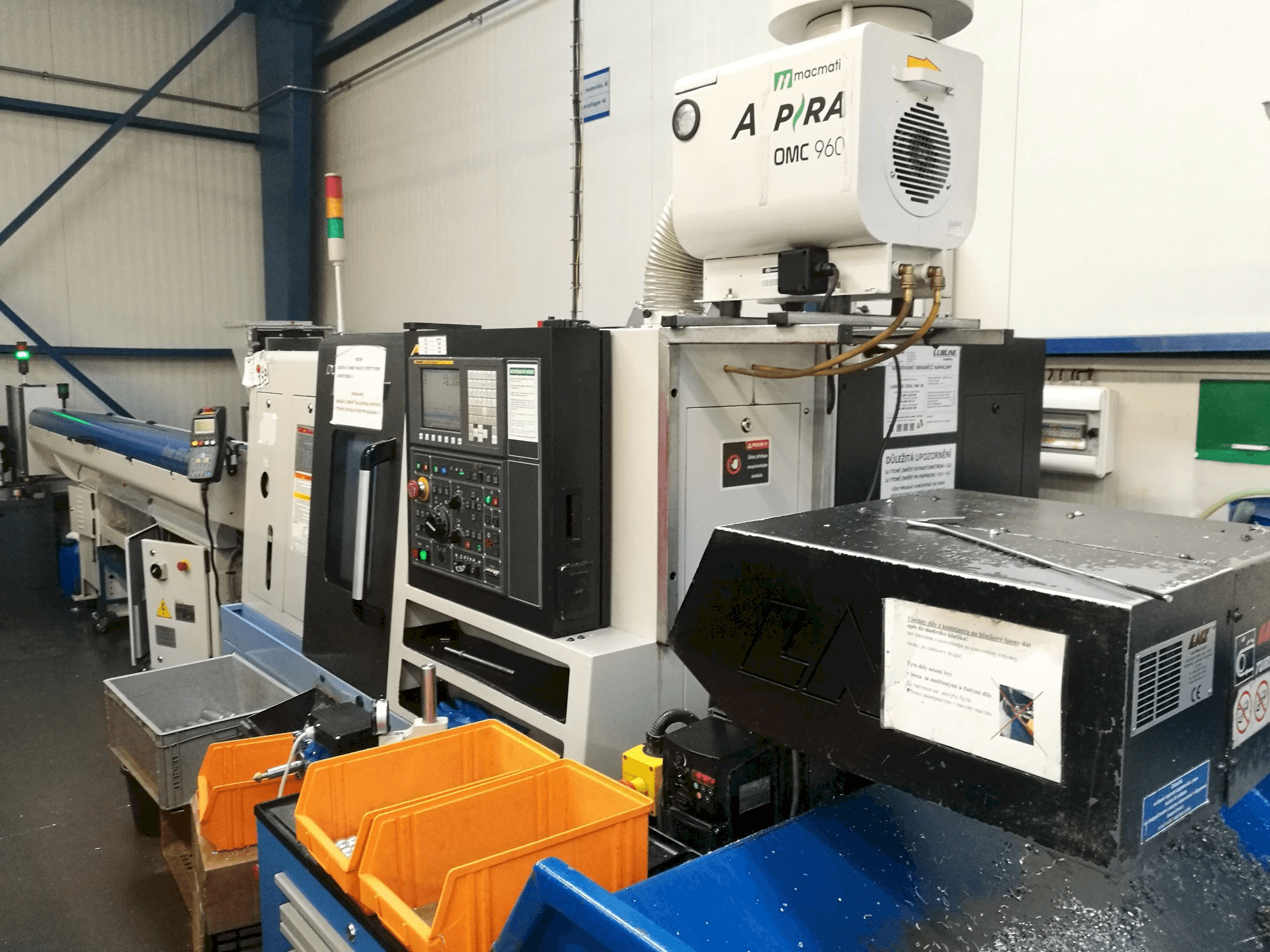 Prikaz stroja Doosan Lynx 220GA sprijeda