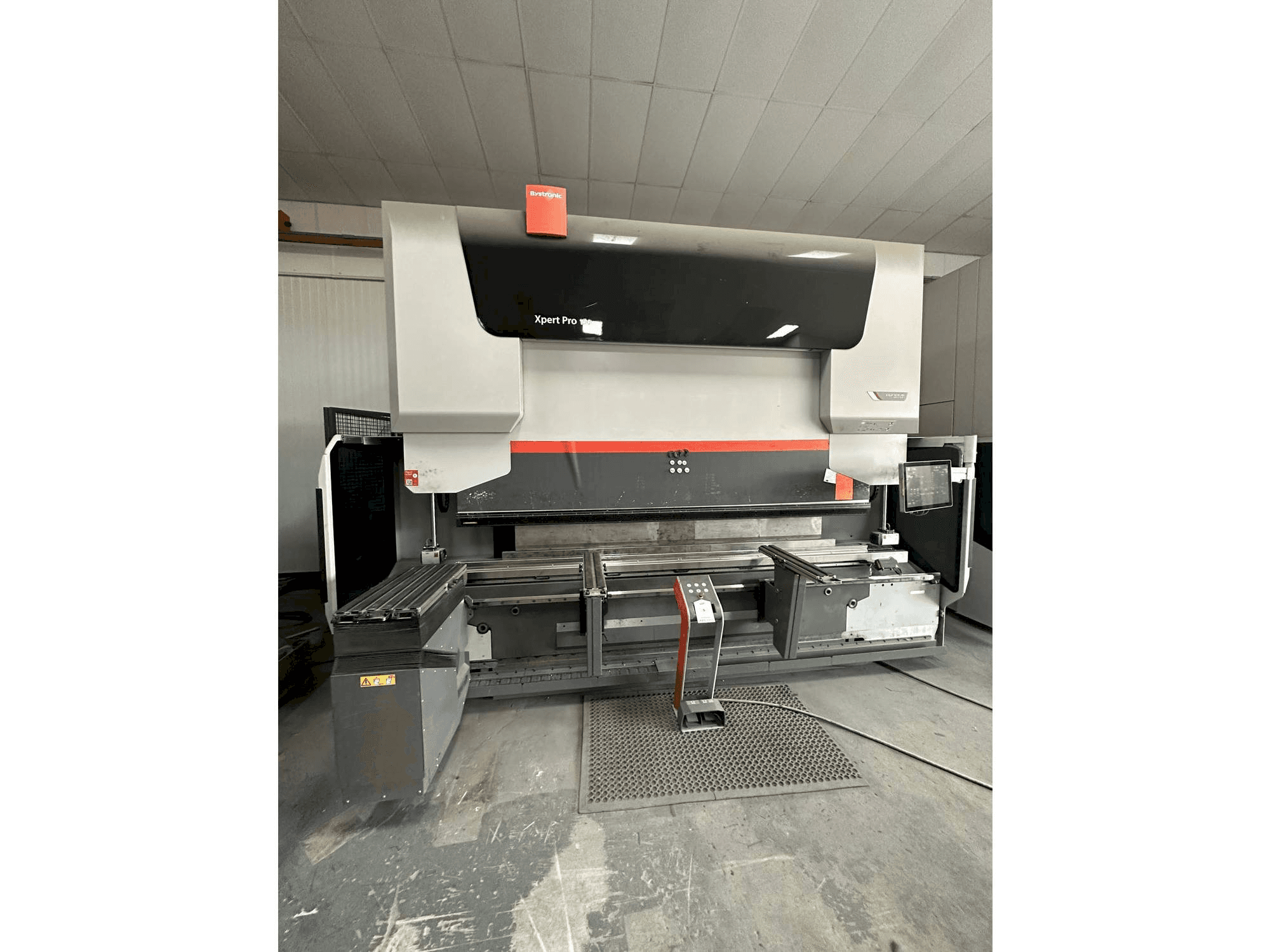 Prikaz stroja Bystronic Xpert 150/3100 sprijeda