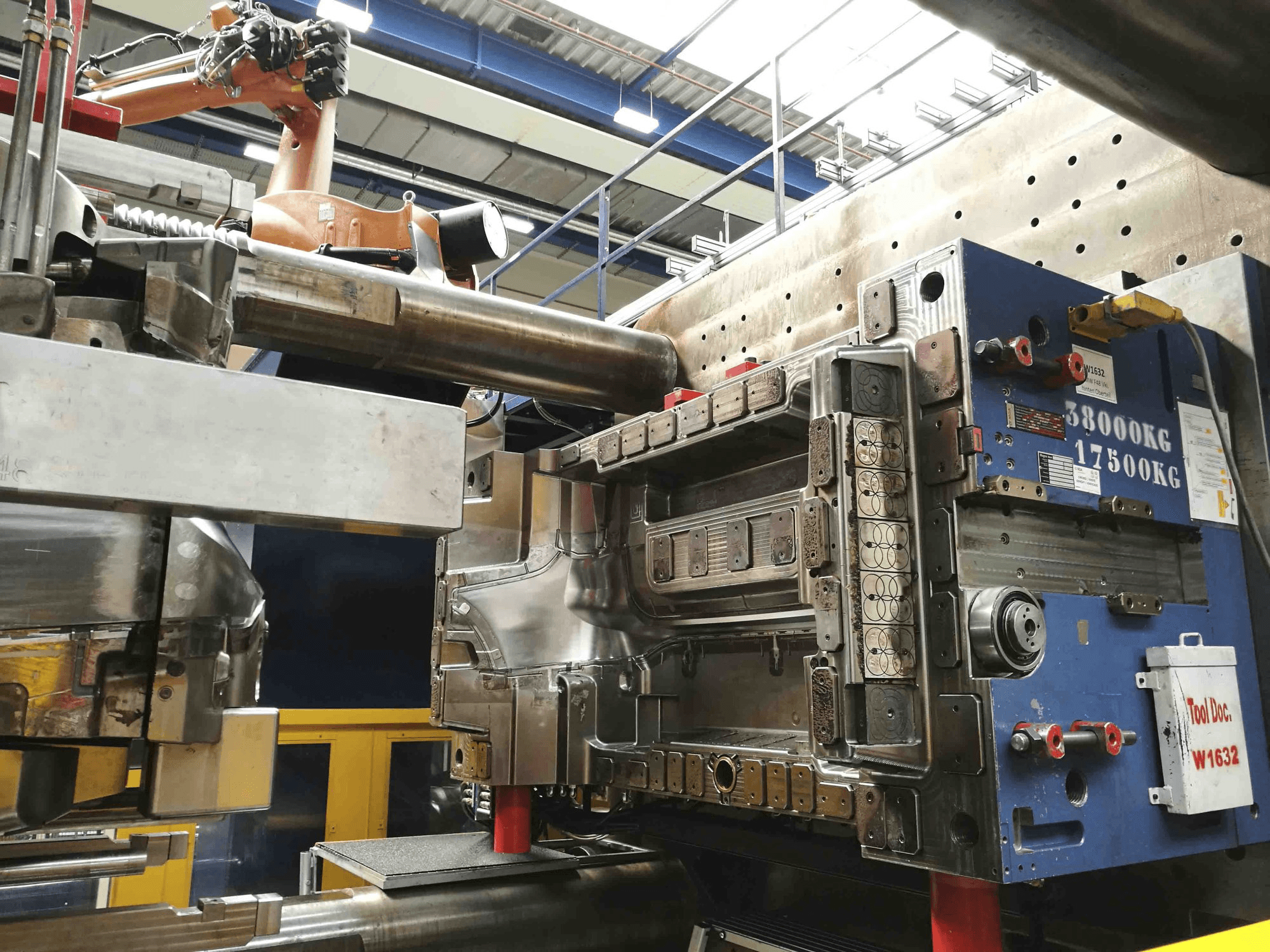 Prikaz 1 stroja Husky E 3650 RS 170/155 sprijeda