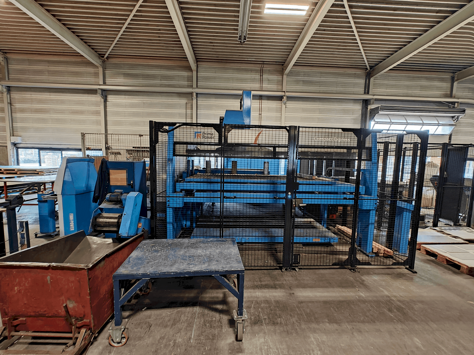 Prikaz stroja Finn-Power C6 + Compact Express sprijeda