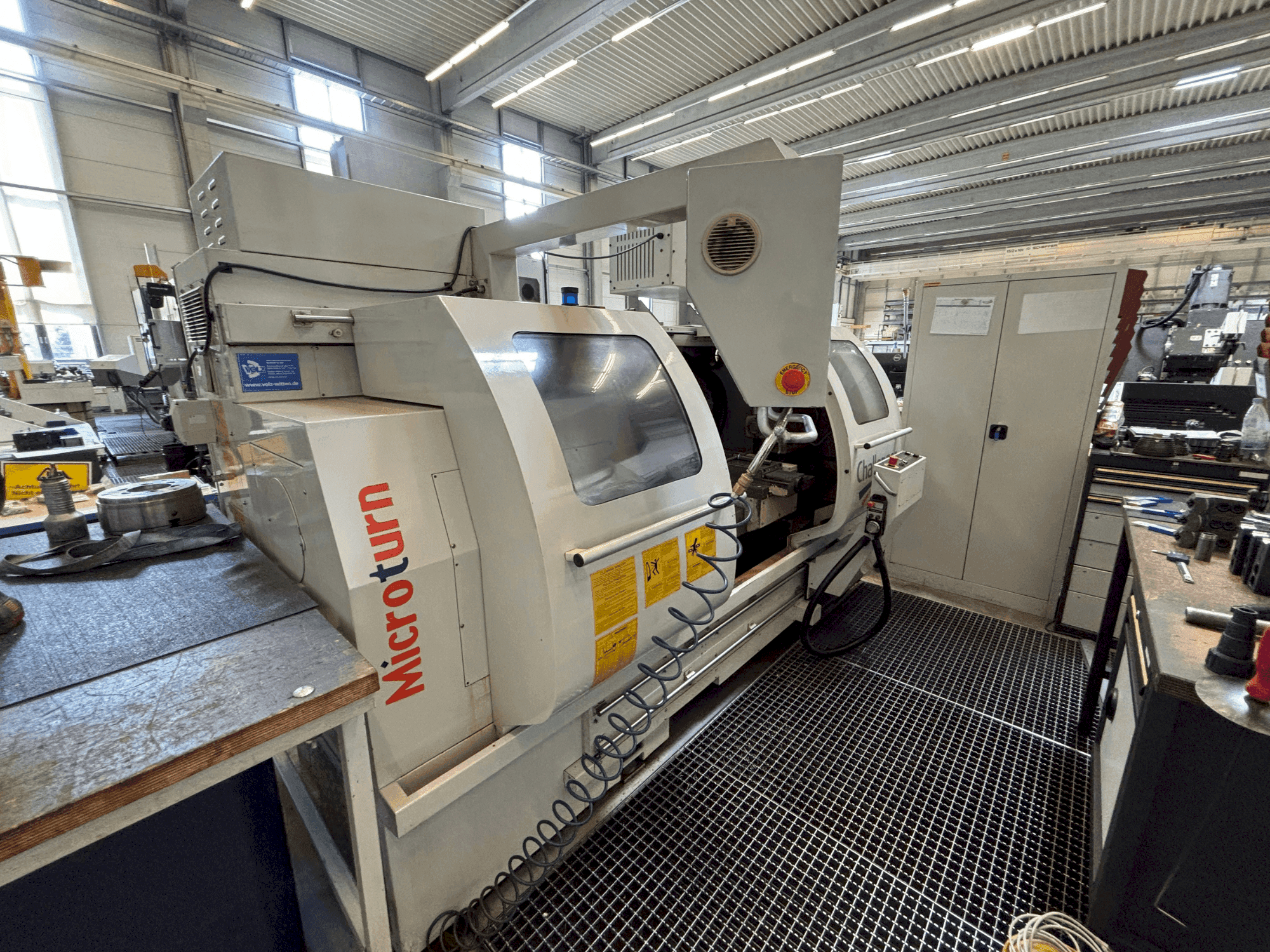 Prikaz stroja Challenger Microturn BCN 1840 sprijeda