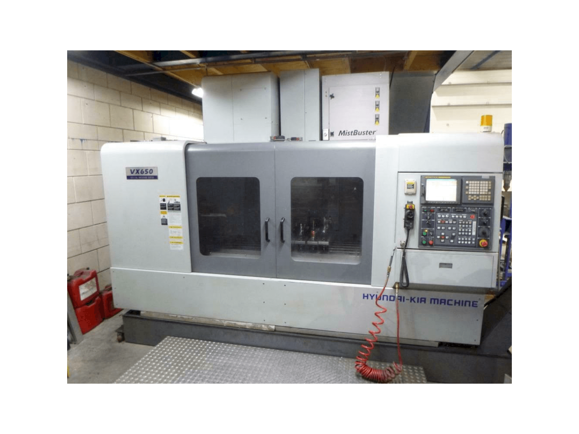 Prikaz stroja Hyundai Kia VX-650 sprijeda