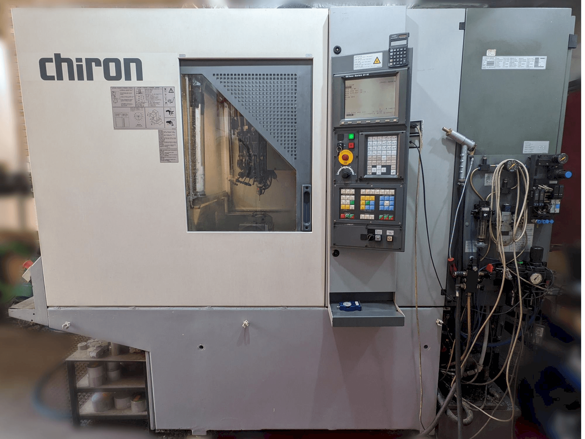 Prikaz stroja CHIRON Fz 08w sprijeda