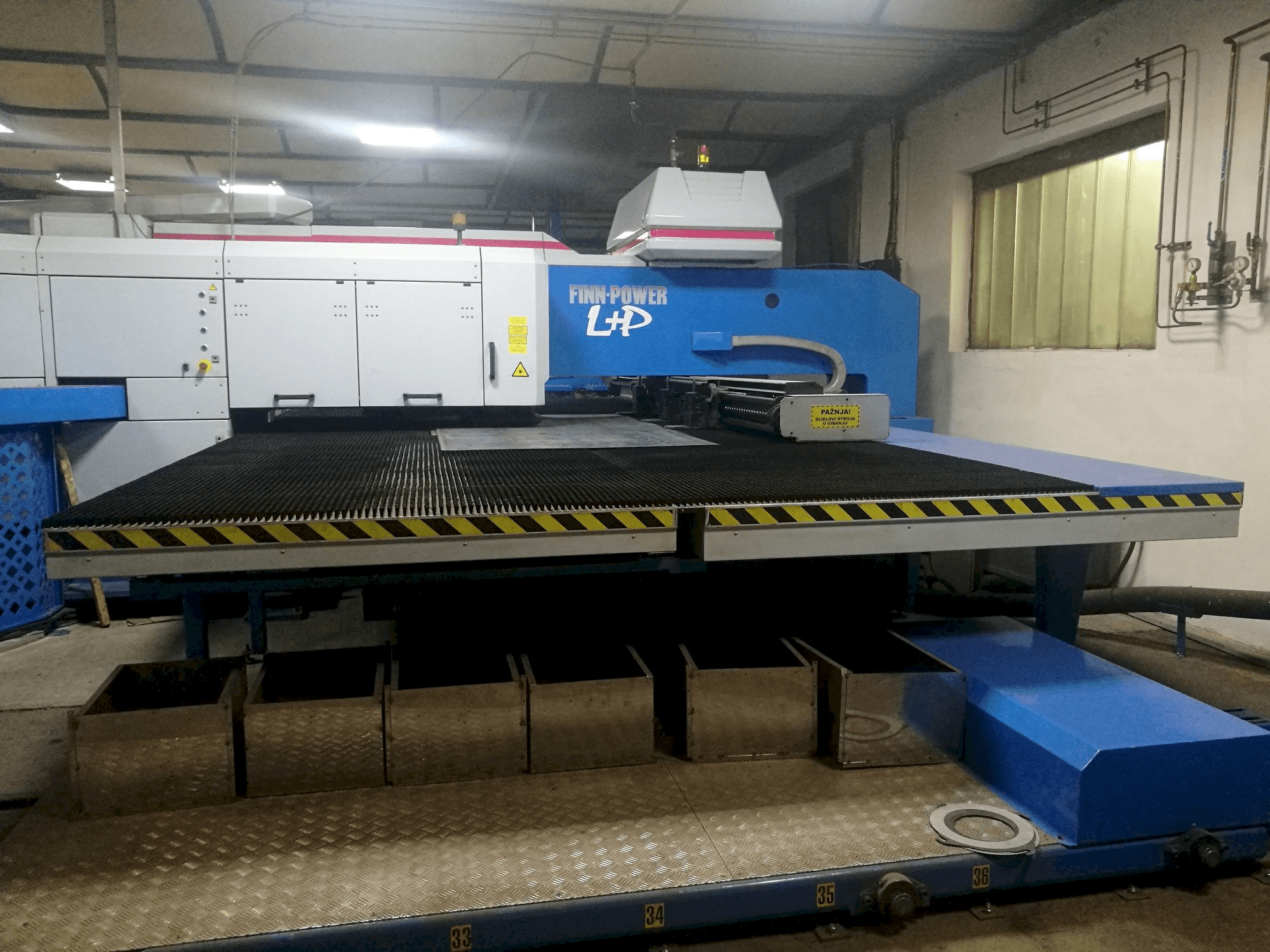 Prikaz stroja Finn-Power LP6 SBTV sprijeda