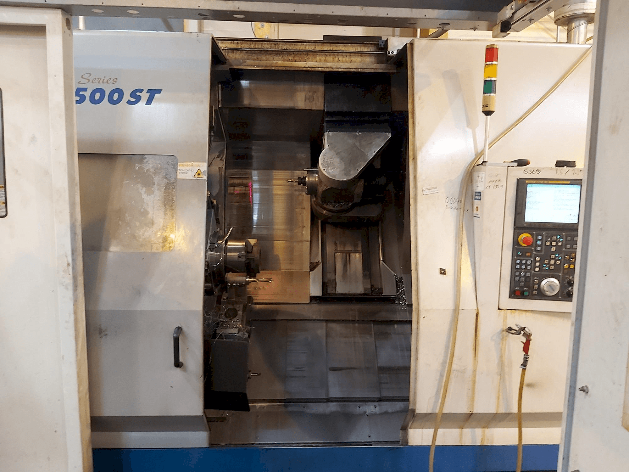 Prikaz stroja Doosan Puma MX 2500 ST sprijeda