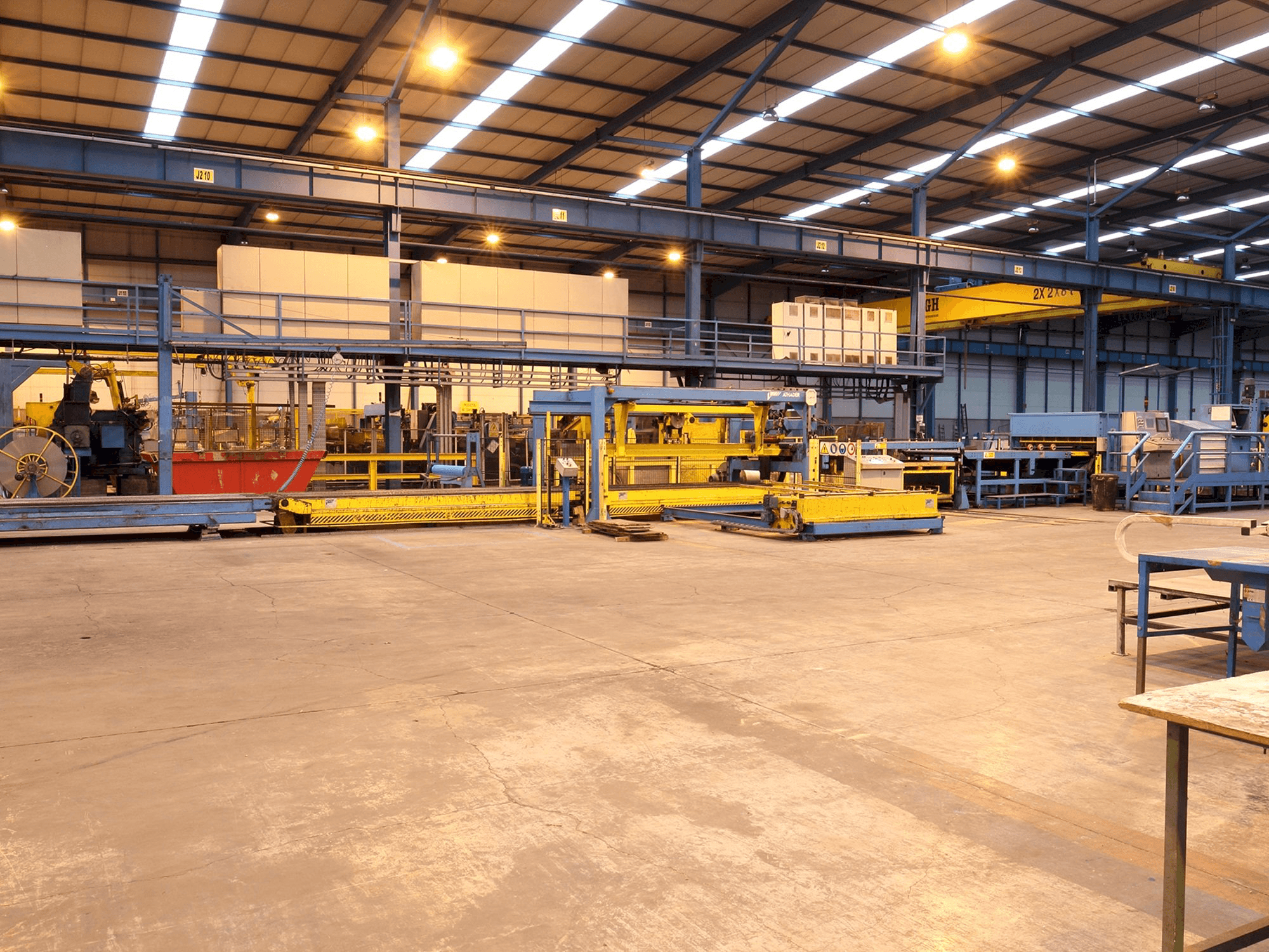 Prikaz stroja ATHADER J23 sprijeda