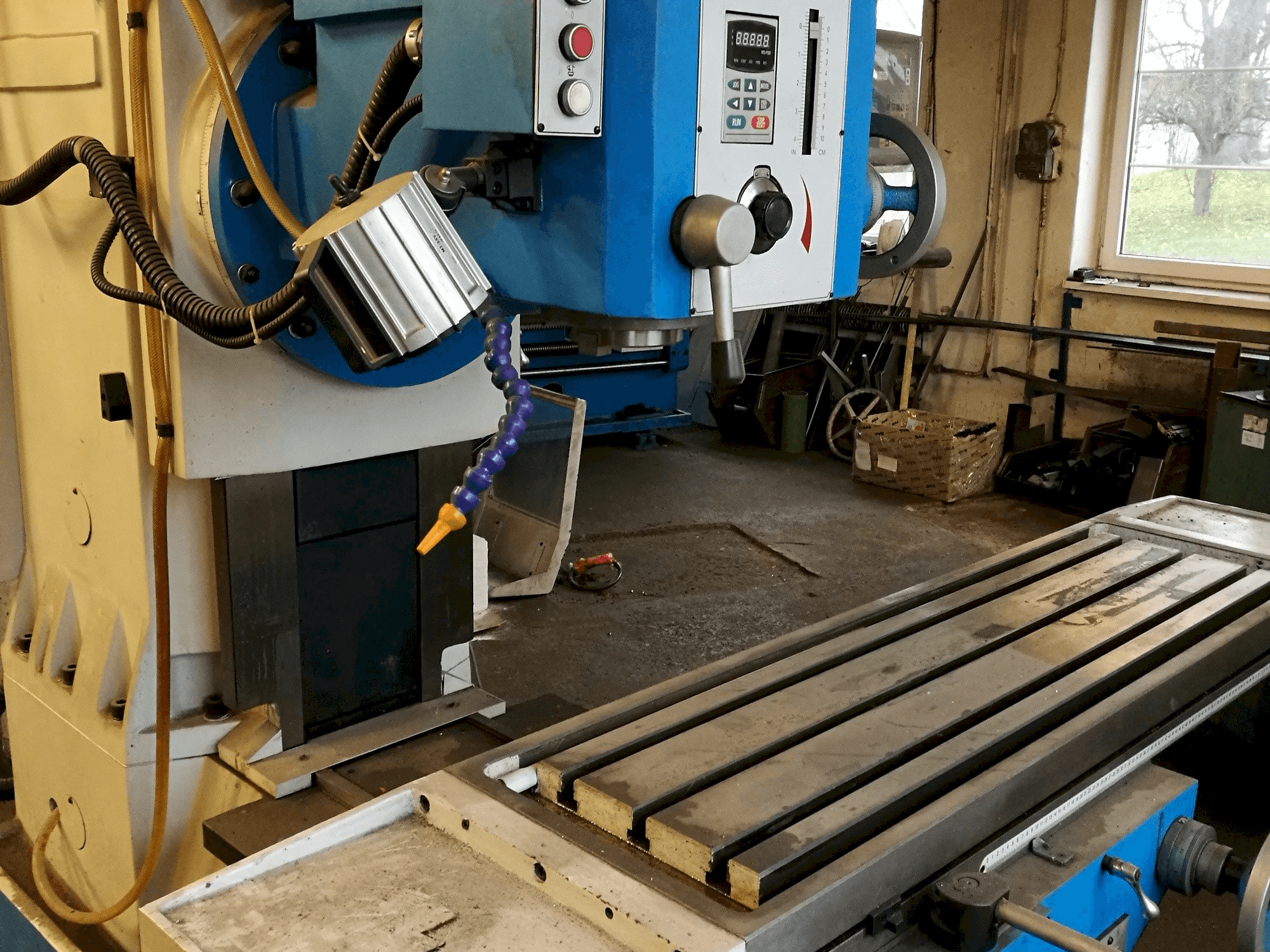 Prikaz stroja KNUTH KB 1400 sprijeda