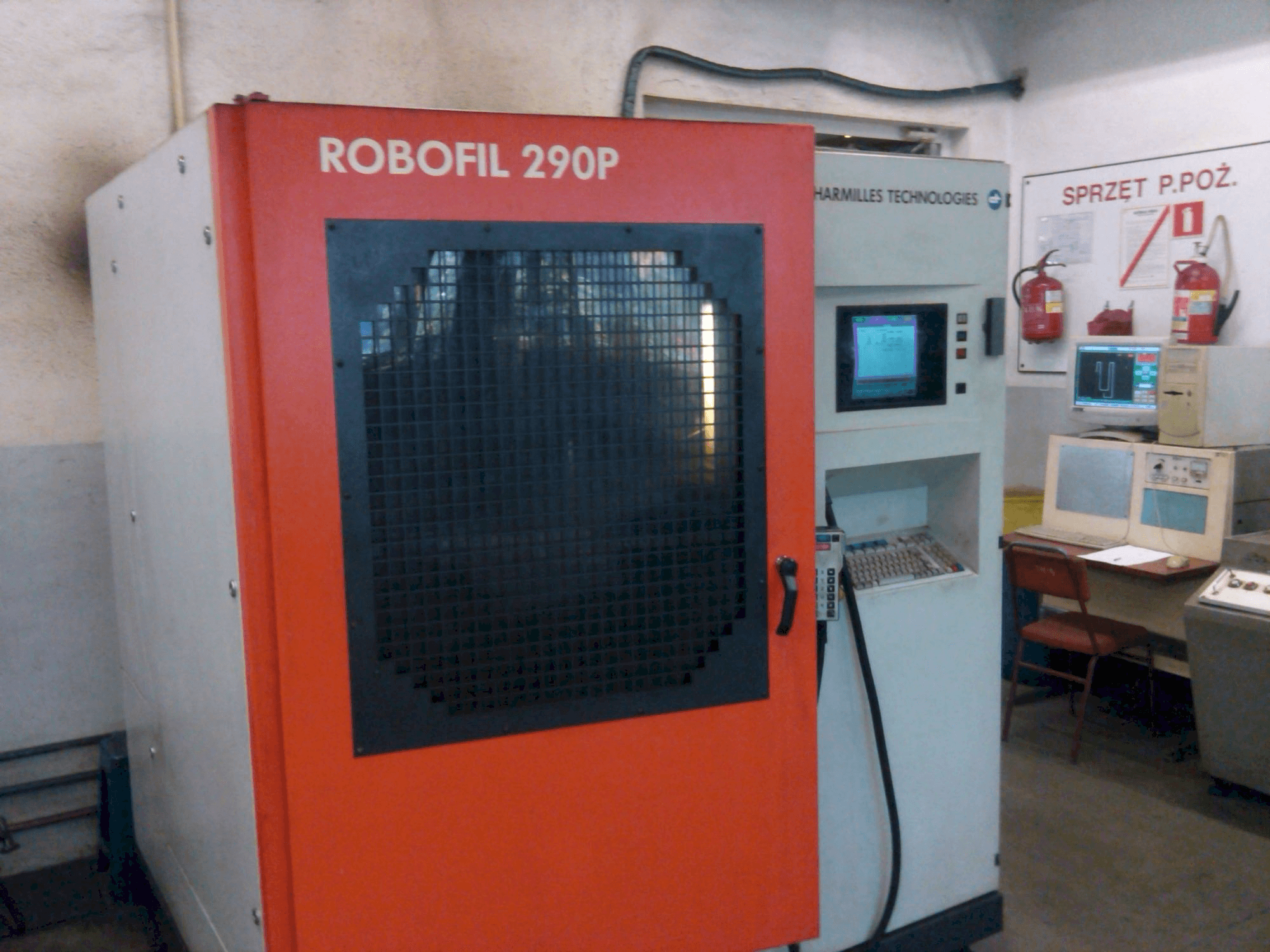 Prikaz stroja CHARMILLES Robofil 290 P sprijeda