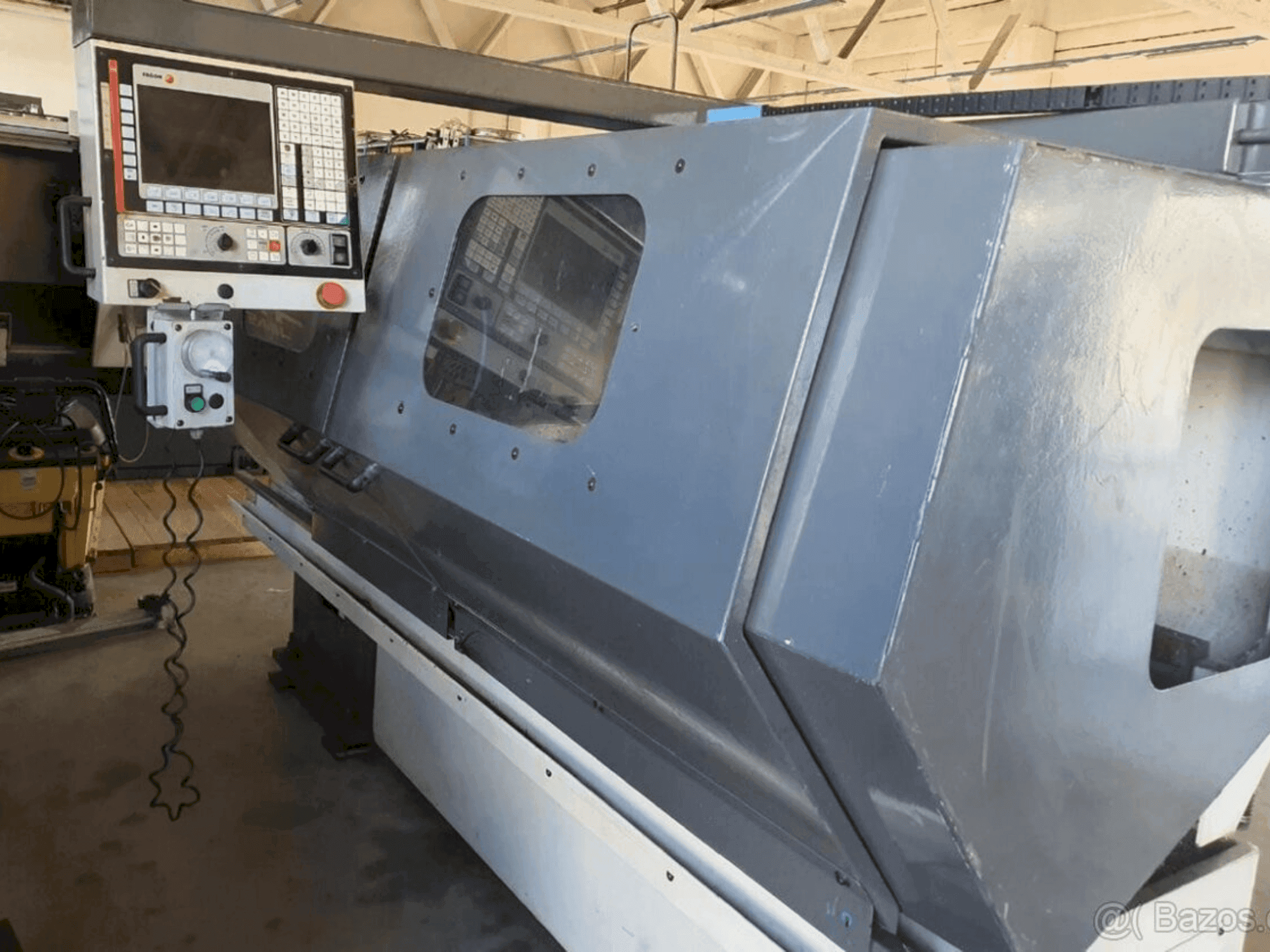 Prikaz stroja Pinacho Taurus 260 (2000) sprijeda