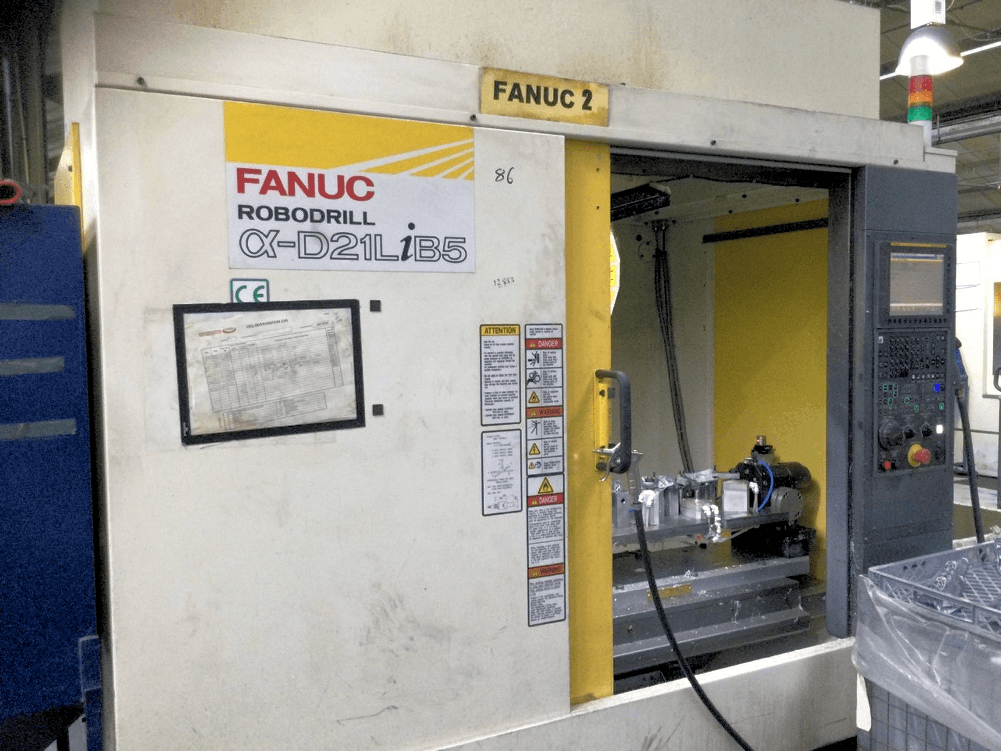 Prikaz stroja FANUC Robodrill Alpha D21LiB5 sprijeda