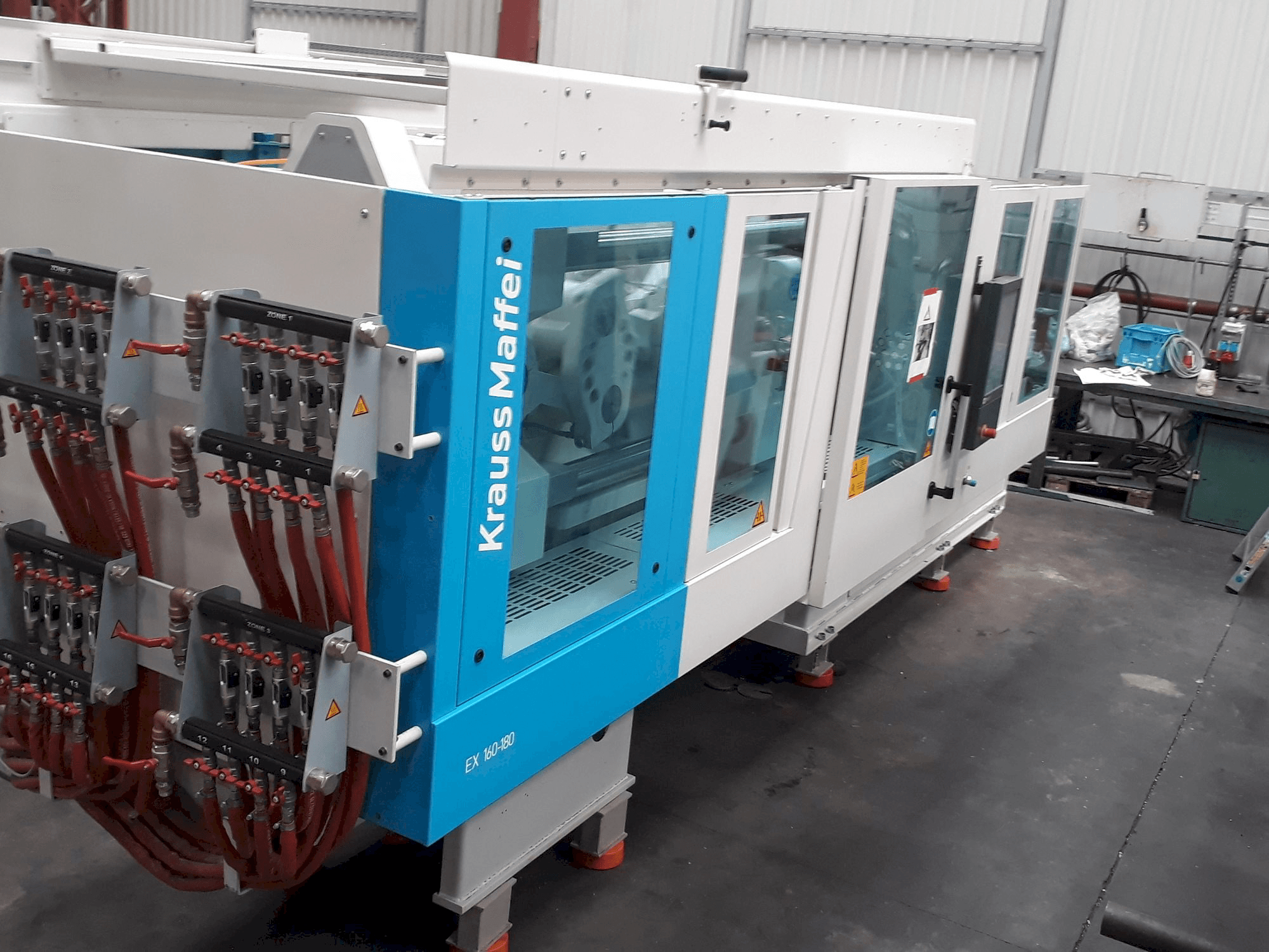 Prikaz lijeve strane stroja Krauss Maffei 160-180 EX