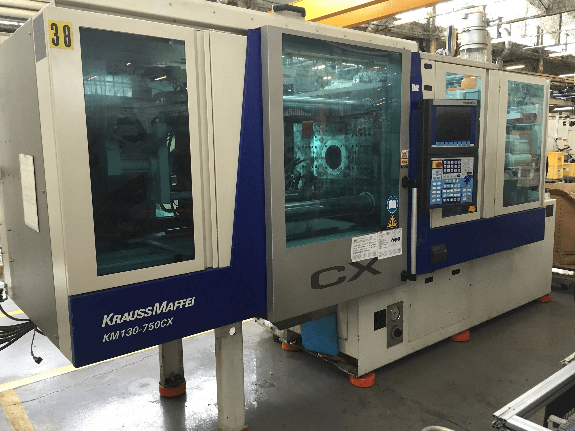 Prikaz stroja Krauss Maffei 130-750 CX sprijeda