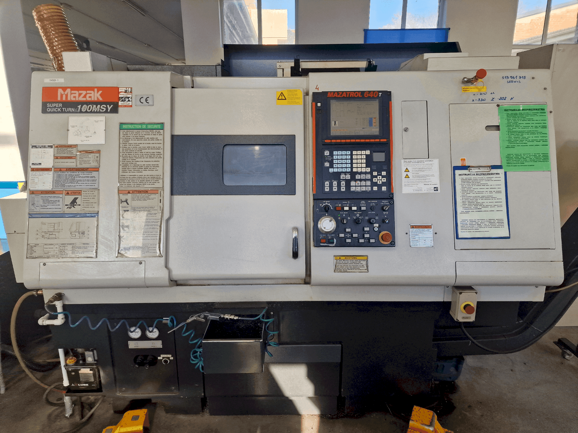 Prikaz stroja Mazak SQT-100MSY sprijeda