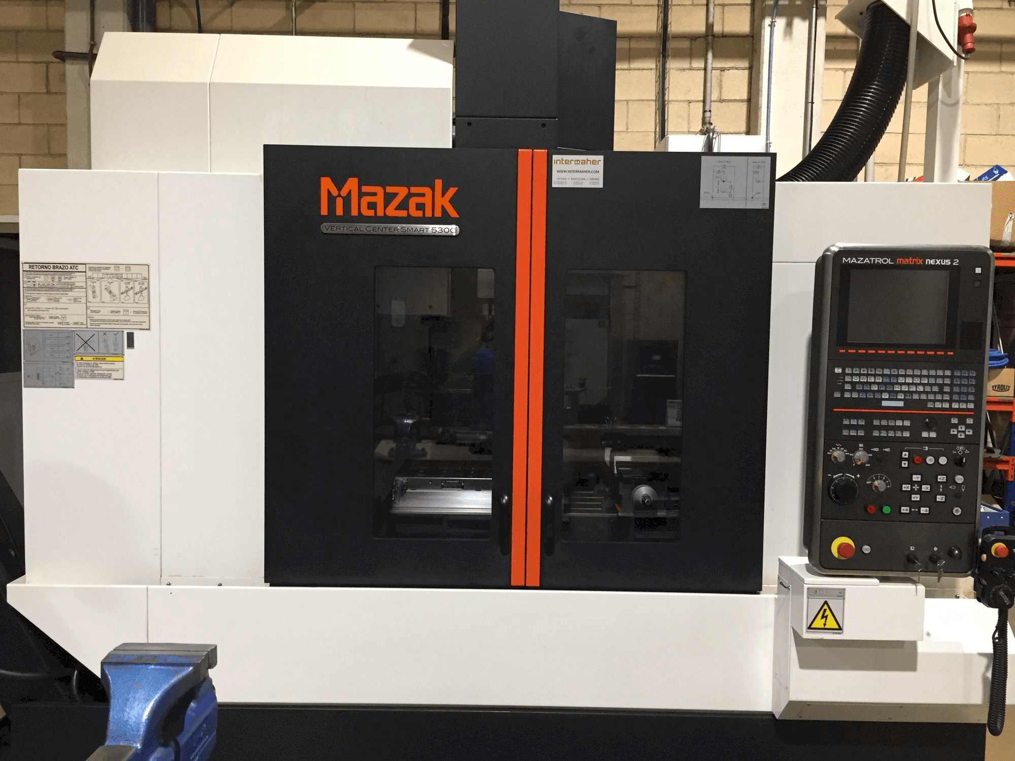 Prikaz stroja Mazak VCS 530C sprijeda