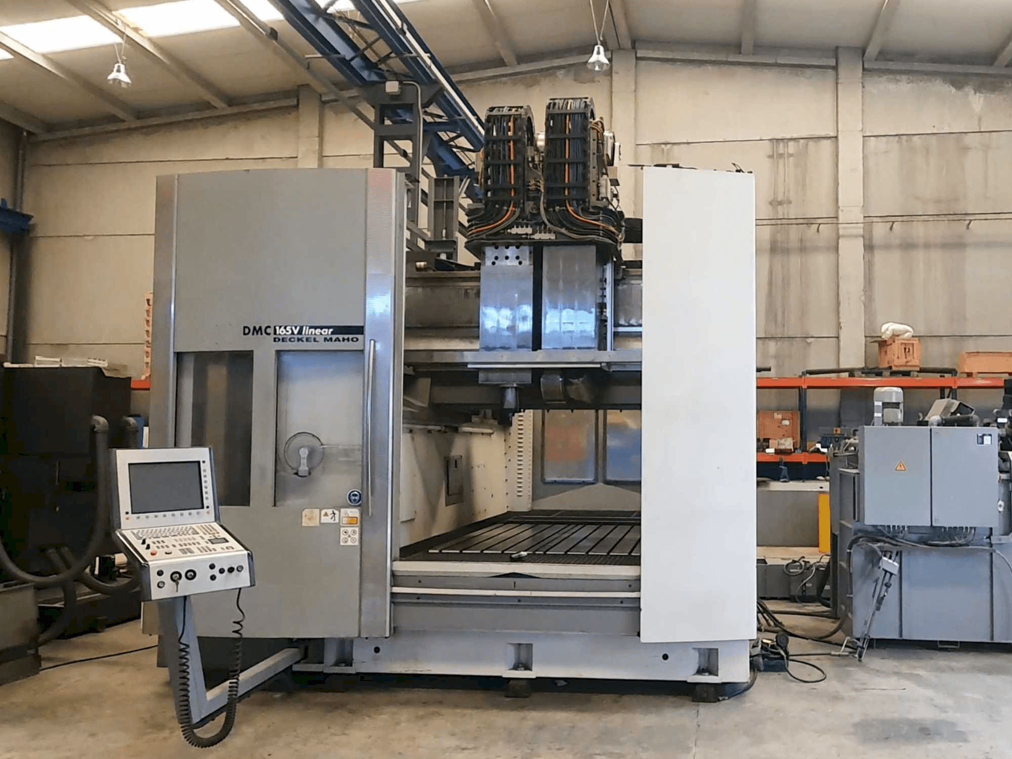 Prikaz stroja DECKEL MAHO DMC 165V Linear sprijeda