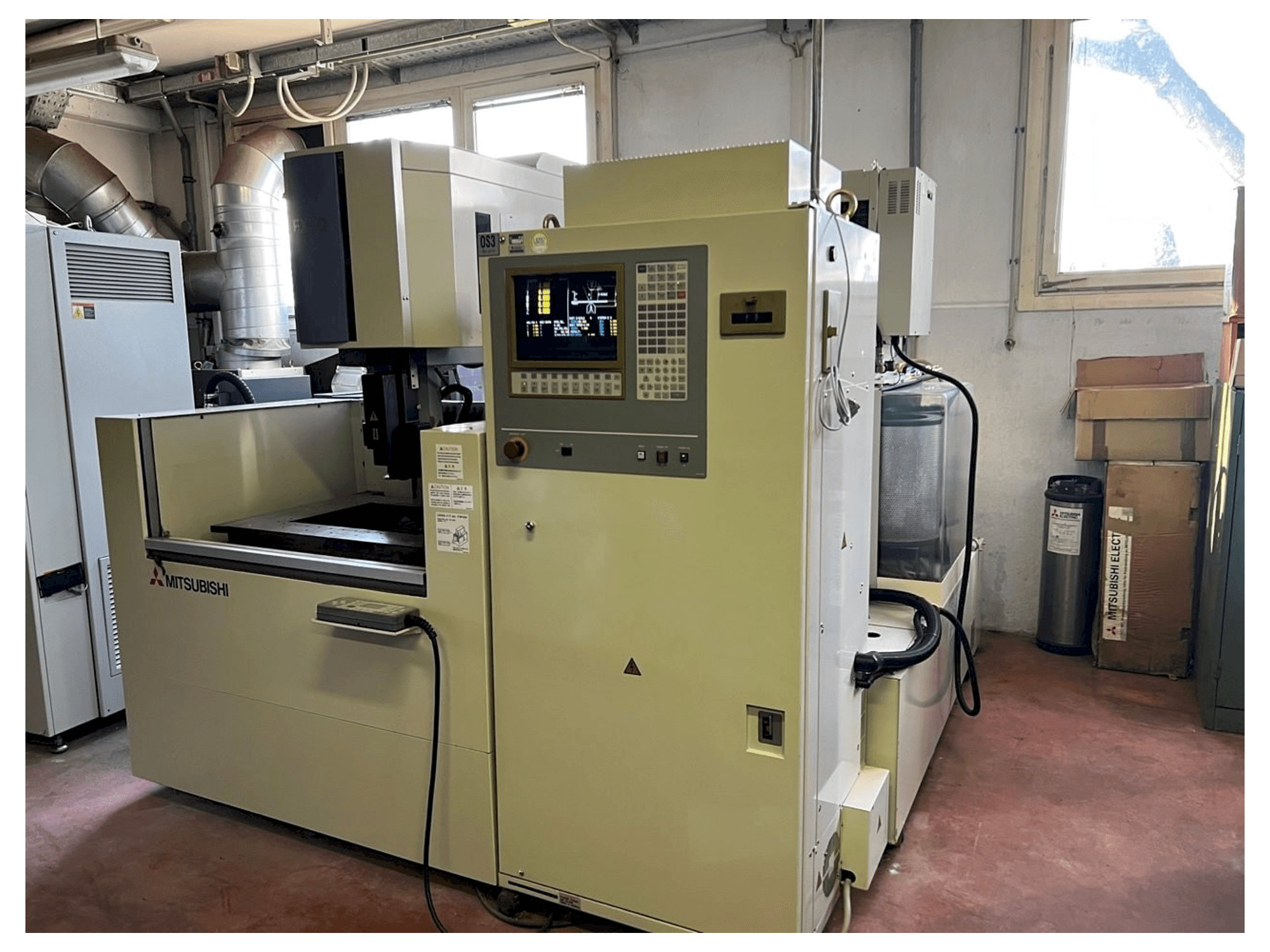 Prikaz stroja Mitsubishi fx 20 sprijeda