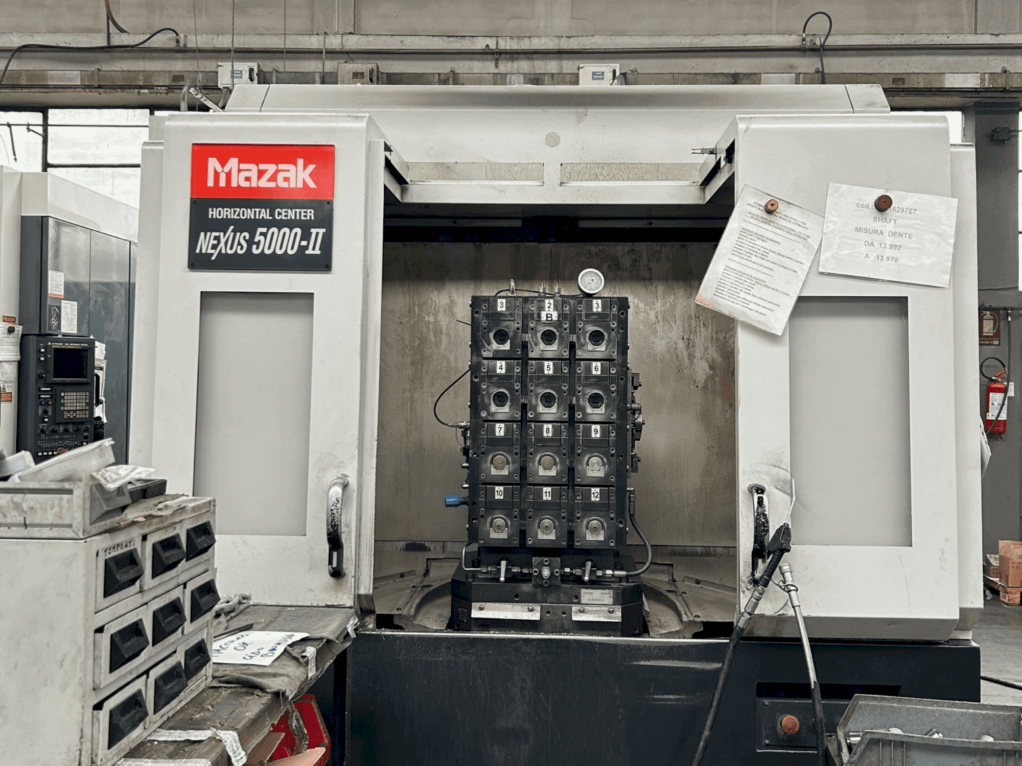 Prikaz stroja Mazak NEXUS 5000 II sprijeda
